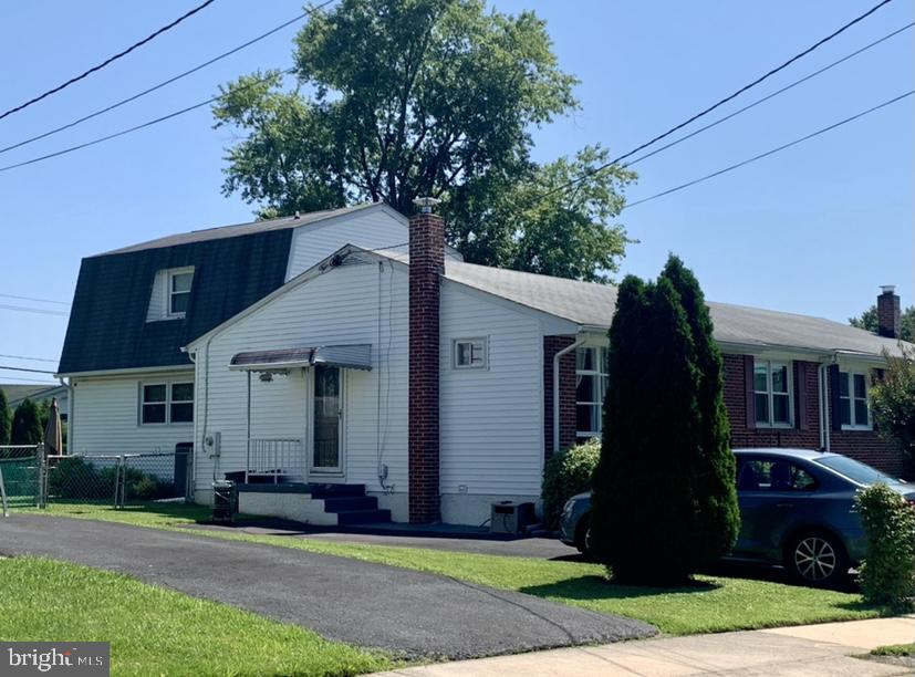 LEWIS MANOR - Residential