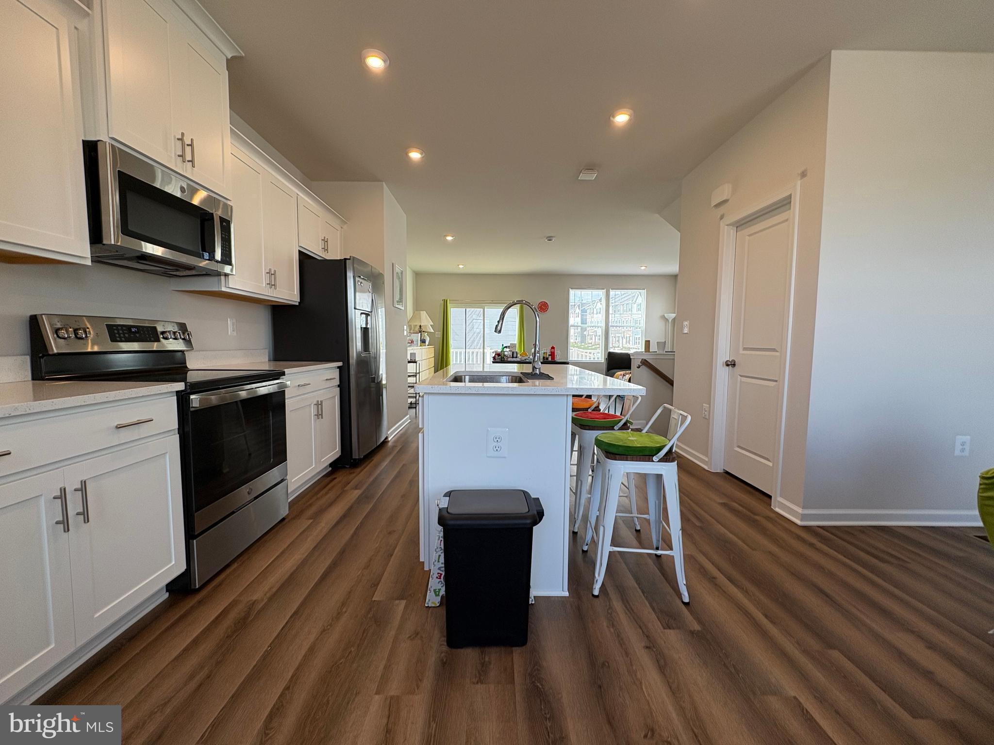 PRESIDENTS POINTE - Residential Lease