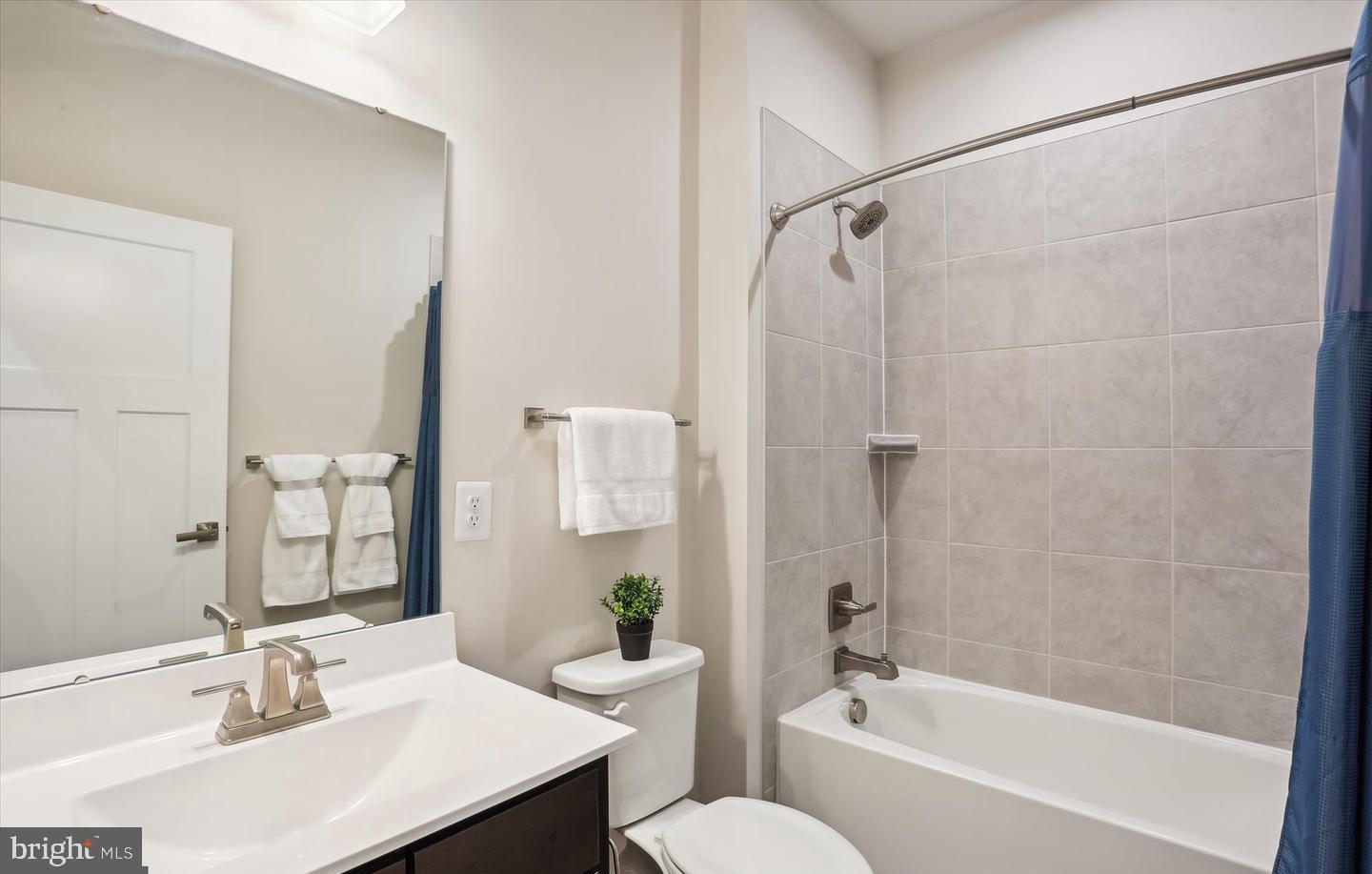 VILLAGES OF URBANA - Residential Lease