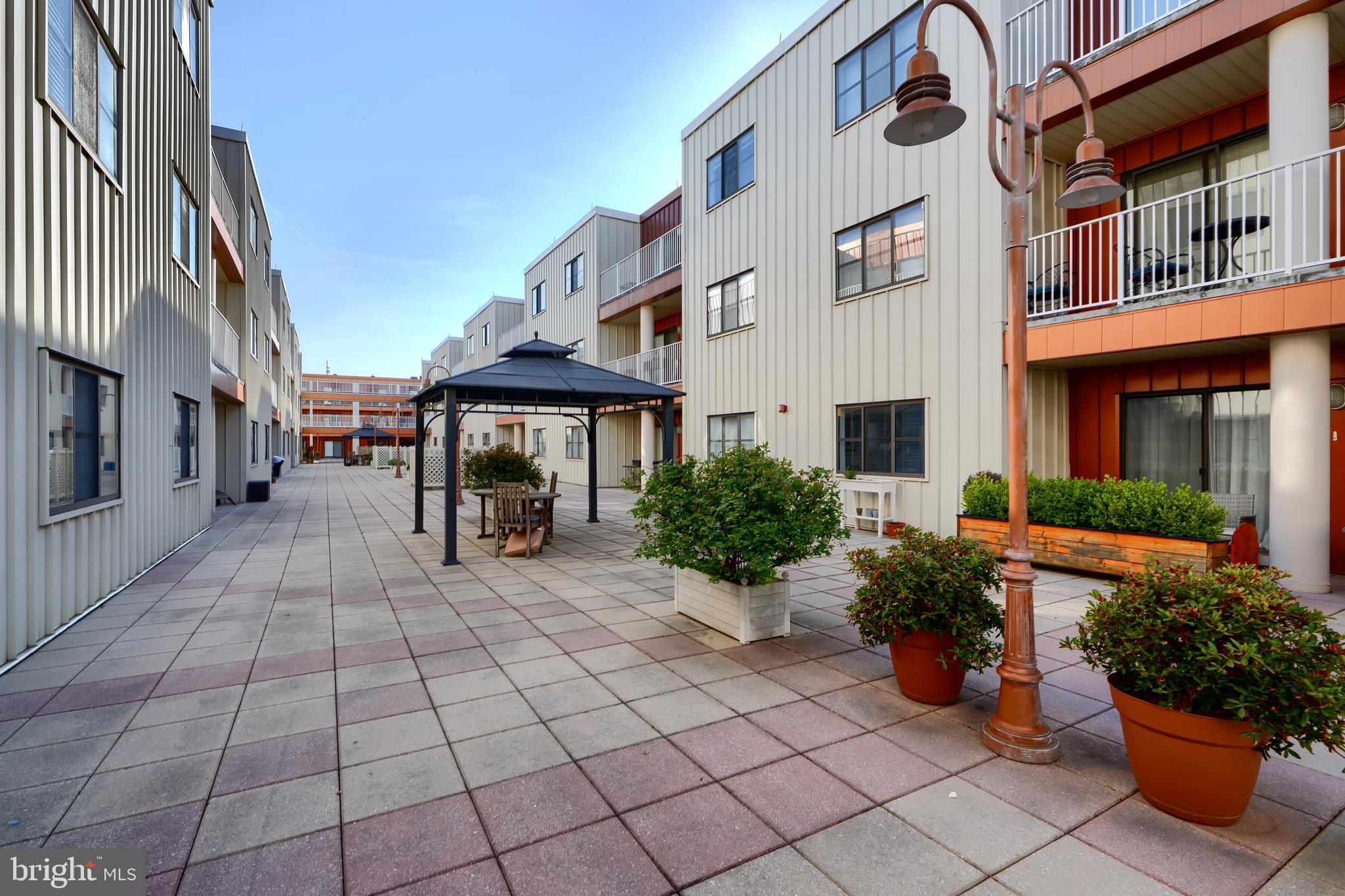 LIGHTHOUSE POINT EAST - Residential