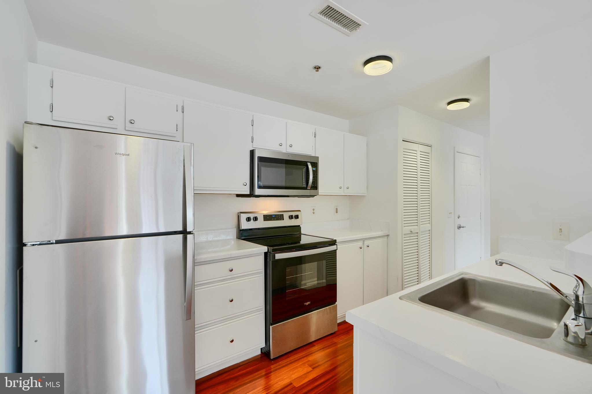 LIGHTHOUSE POINT EAST - Residential