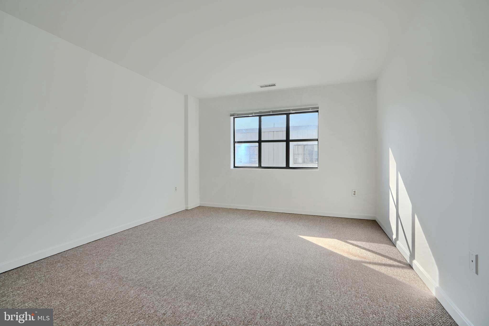 LIGHTHOUSE POINT EAST - Residential