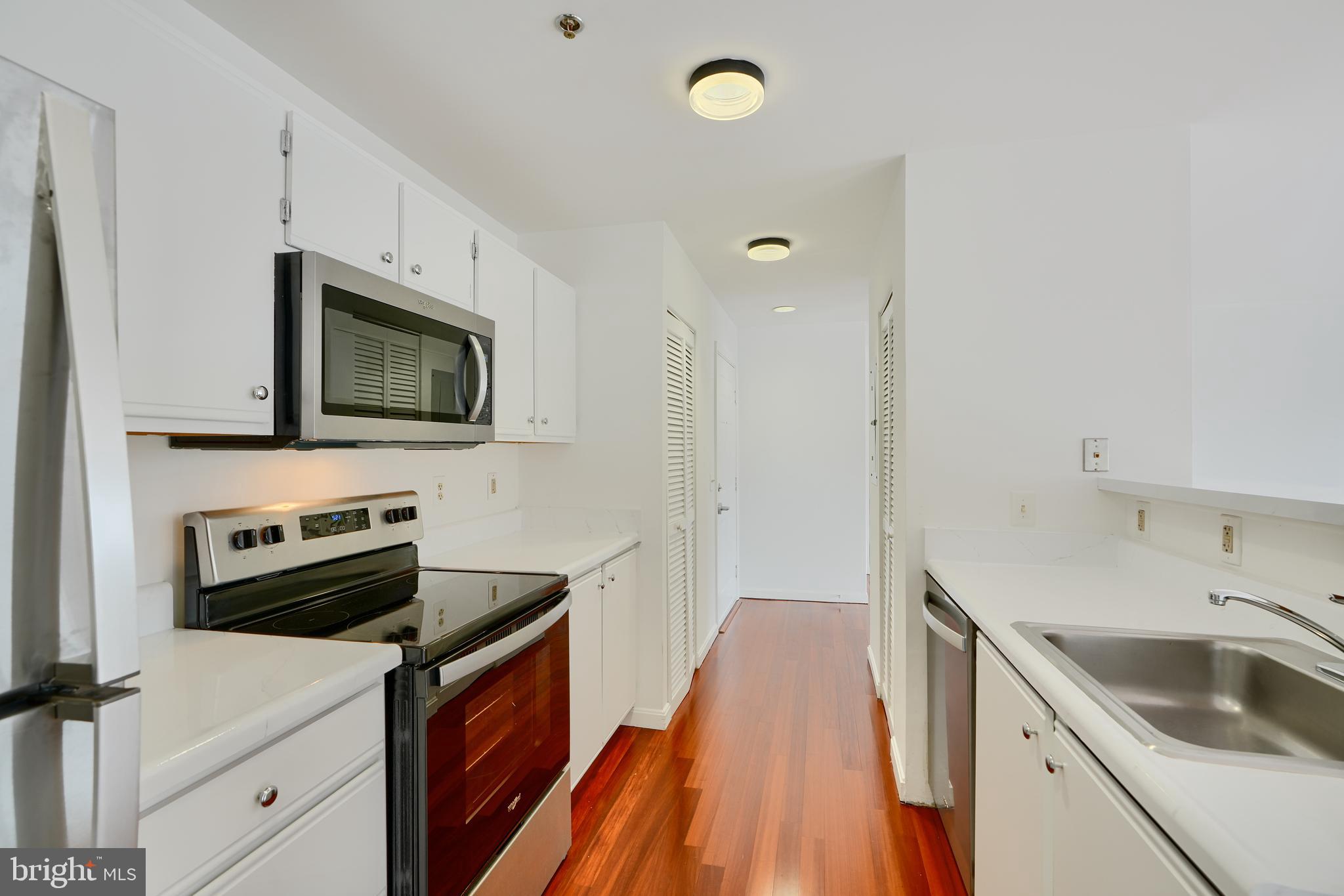 LIGHTHOUSE POINT EAST - Residential