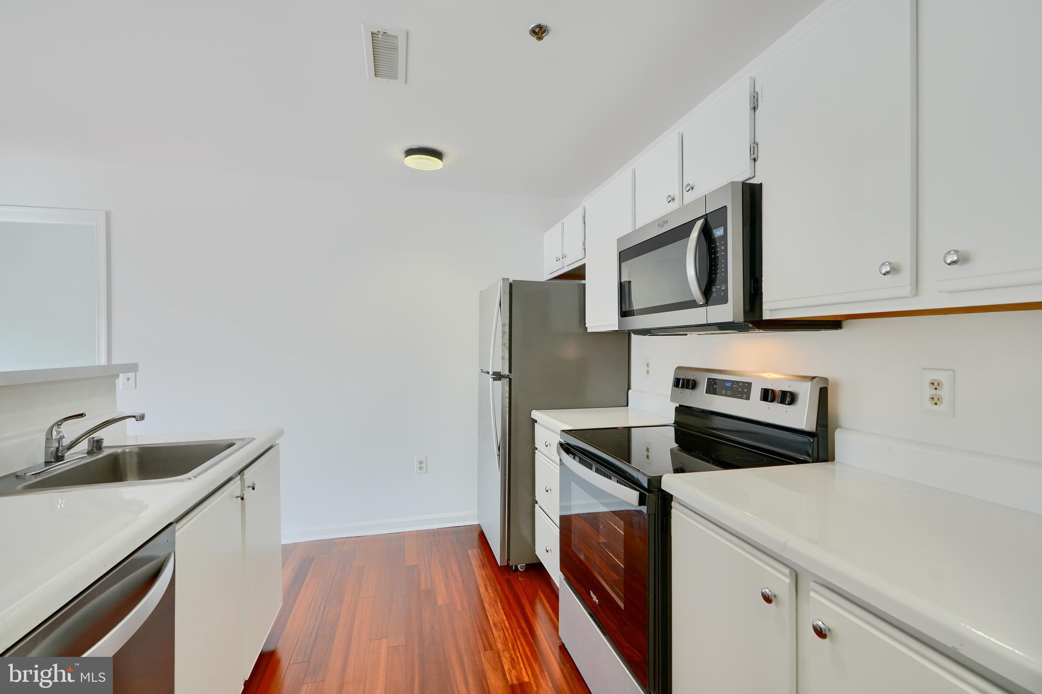 LIGHTHOUSE POINT EAST - Residential