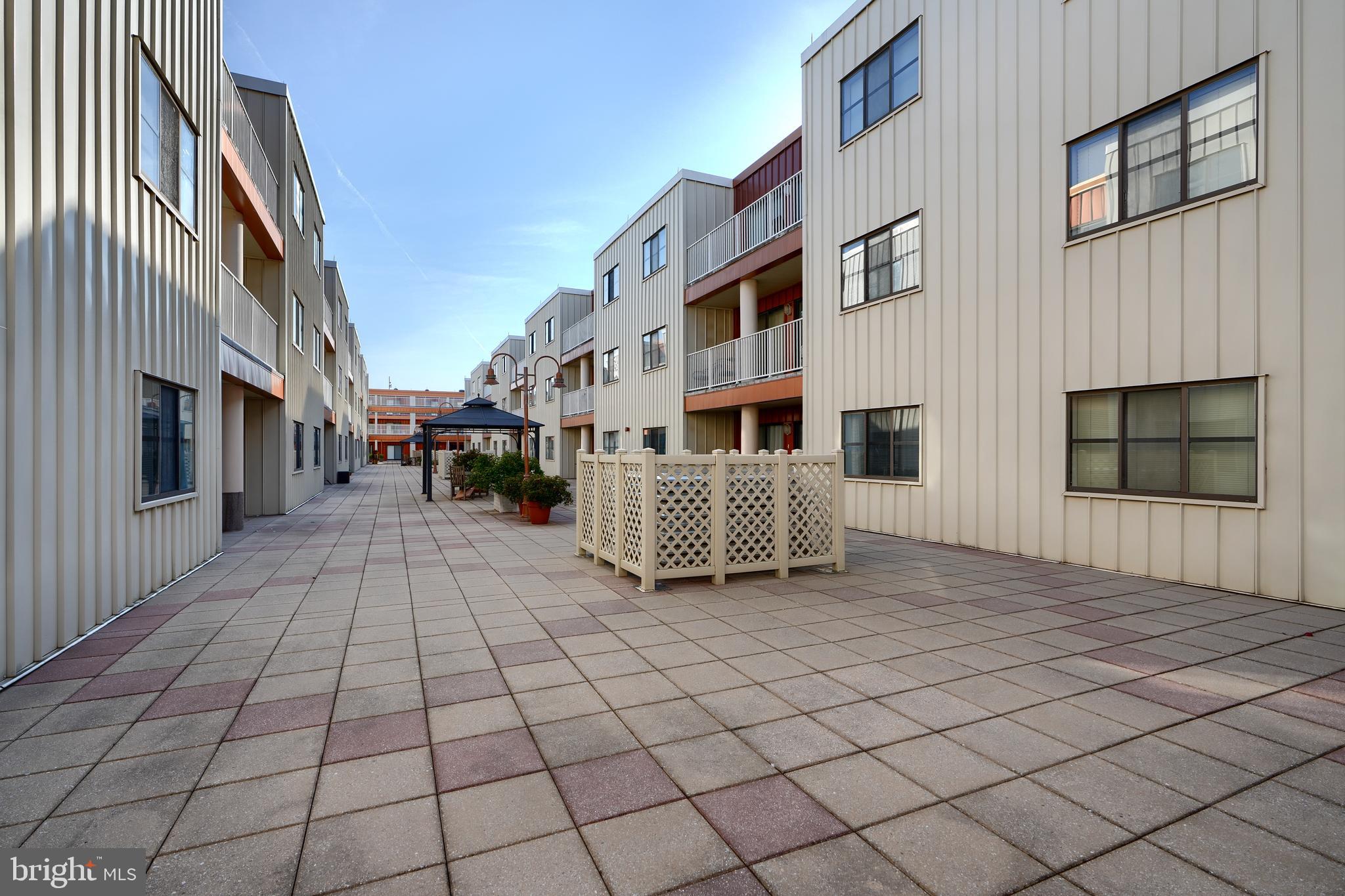 LIGHTHOUSE POINT EAST - Residential