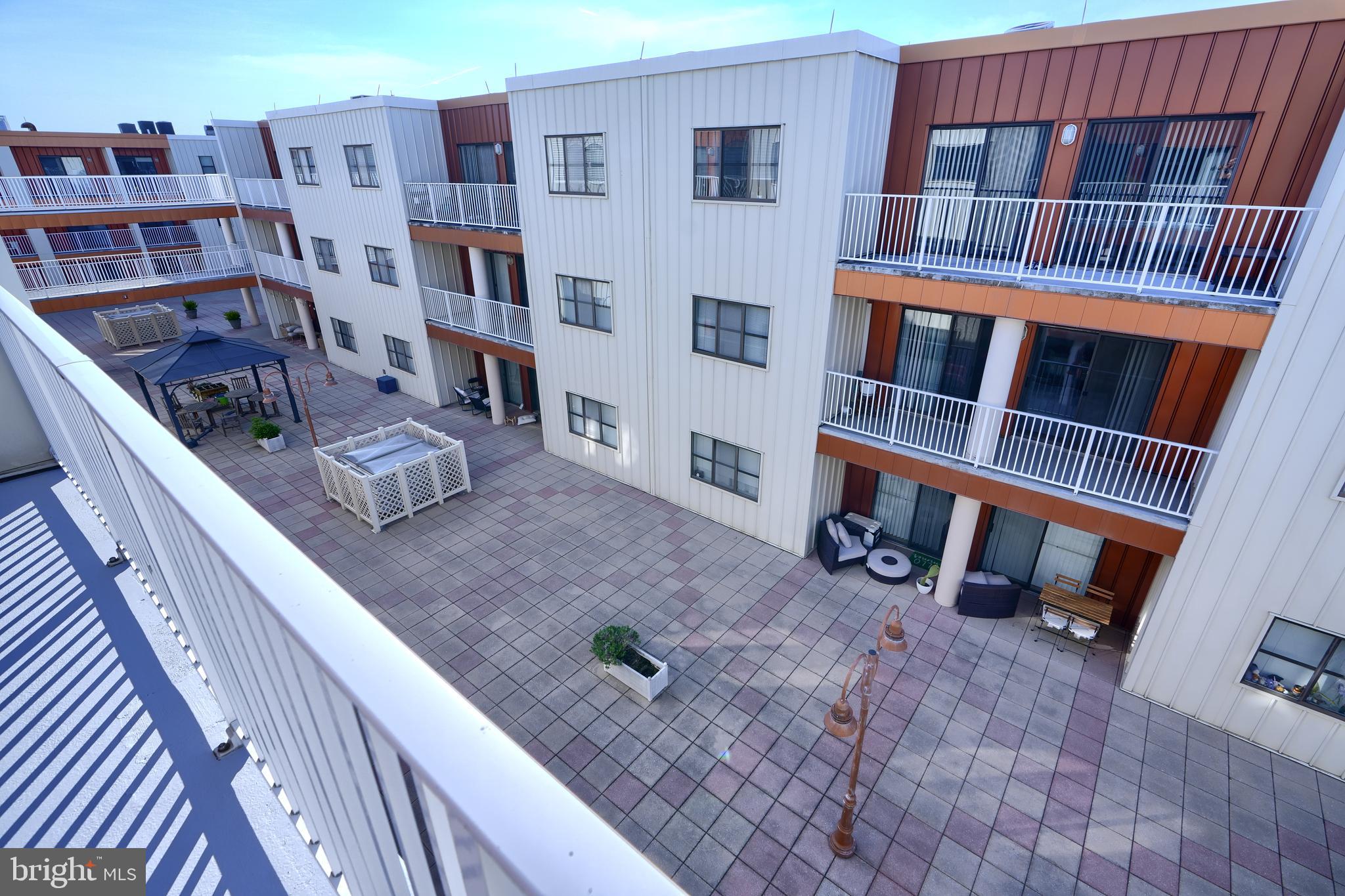 LIGHTHOUSE POINT EAST - Residential