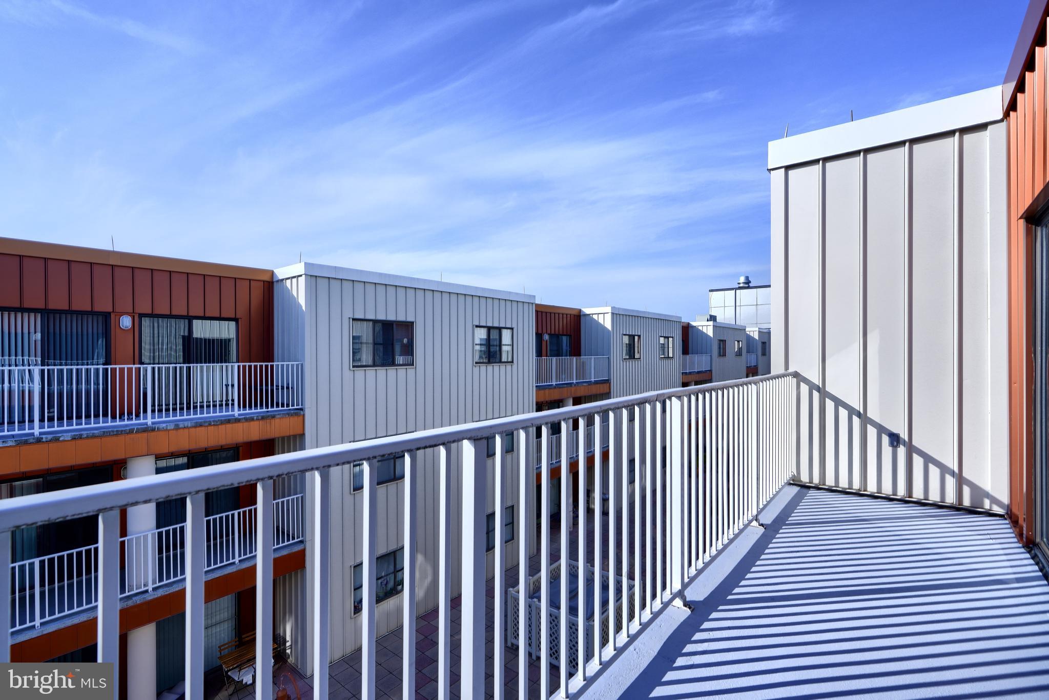 LIGHTHOUSE POINT EAST - Residential