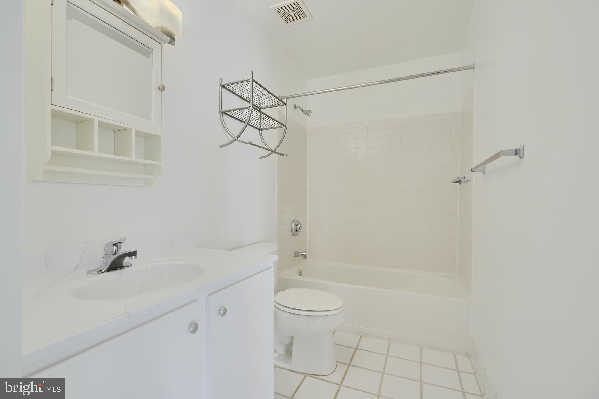 LIGHTHOUSE POINT EAST - Residential