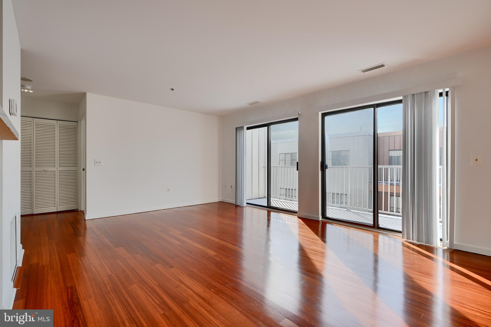 LIGHTHOUSE POINT EAST - Residential