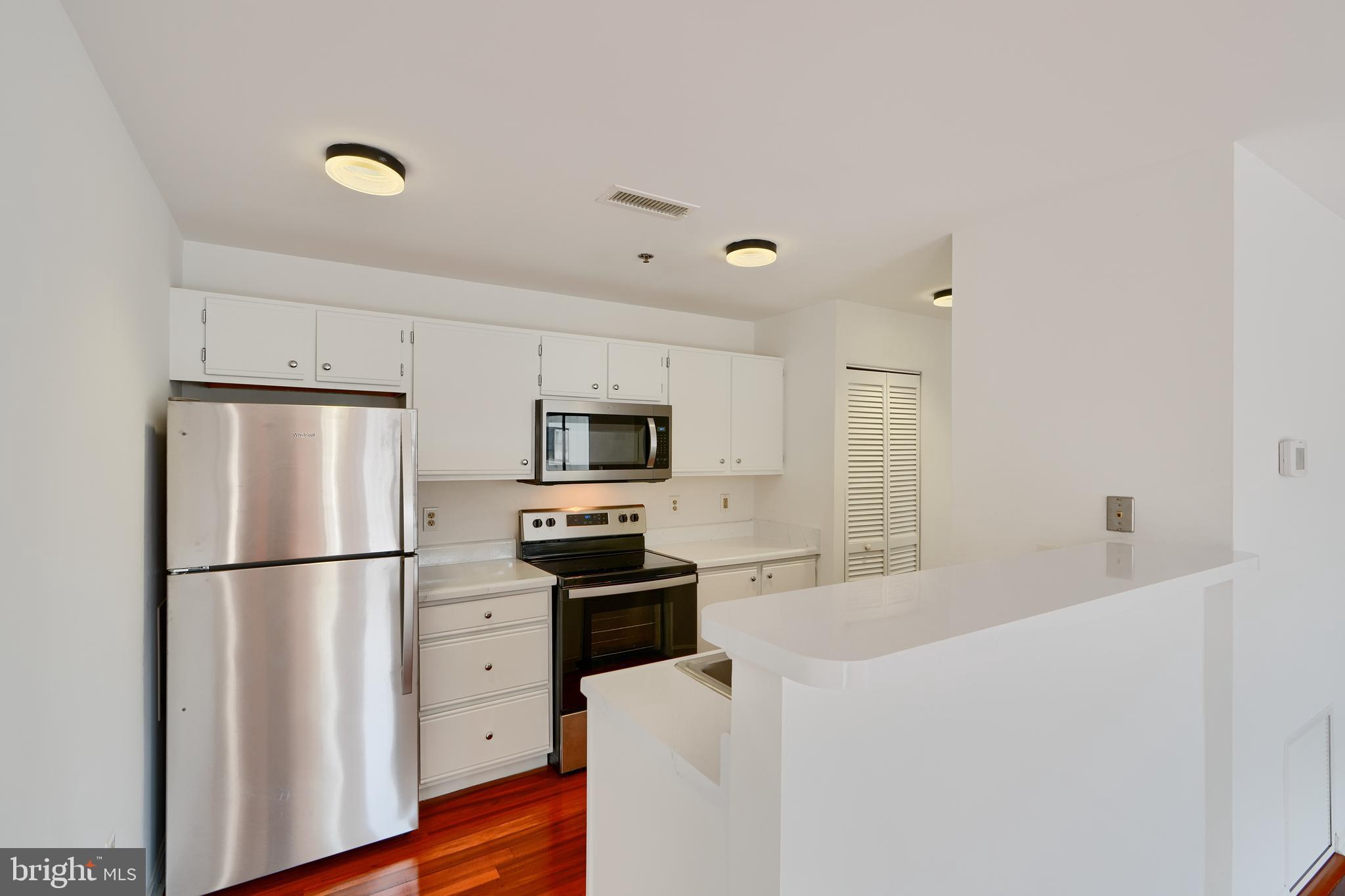 LIGHTHOUSE POINT EAST - Residential