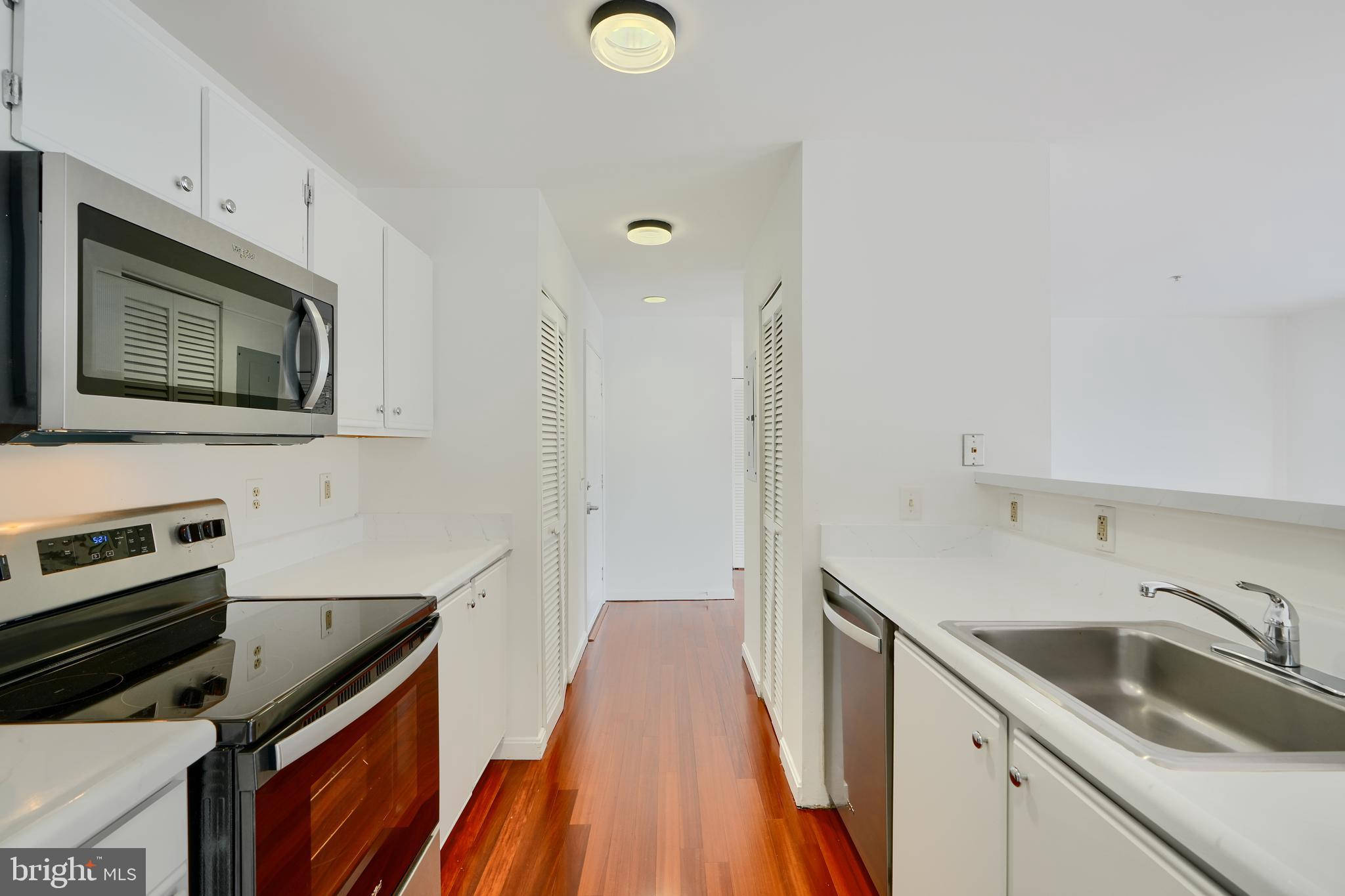 LIGHTHOUSE POINT EAST - Residential