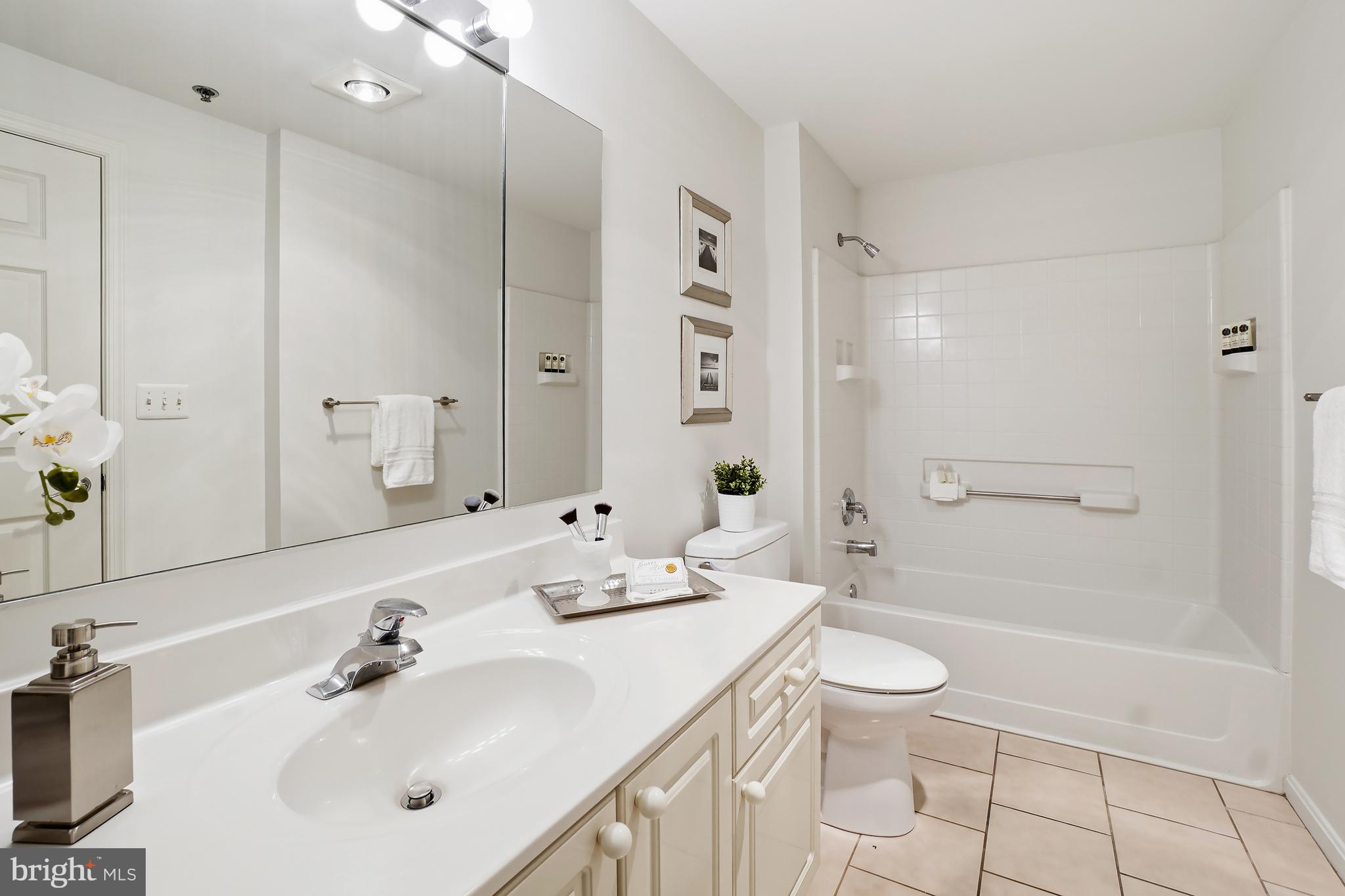 LEISURE WORLD - Residential