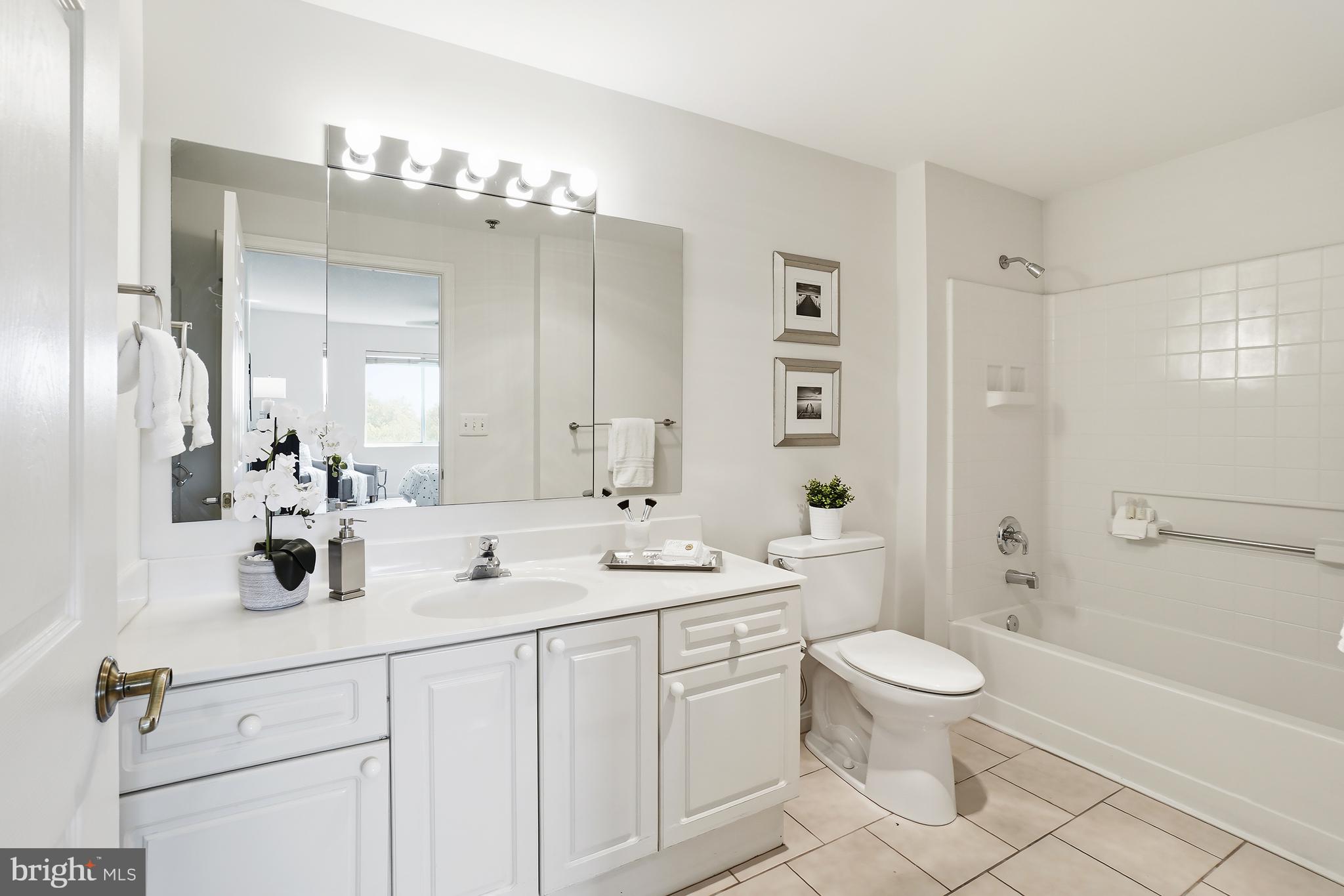 LEISURE WORLD - Residential