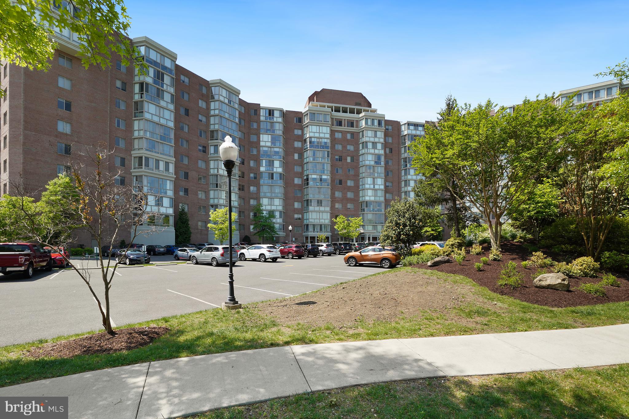 LEISURE WORLD - Residential