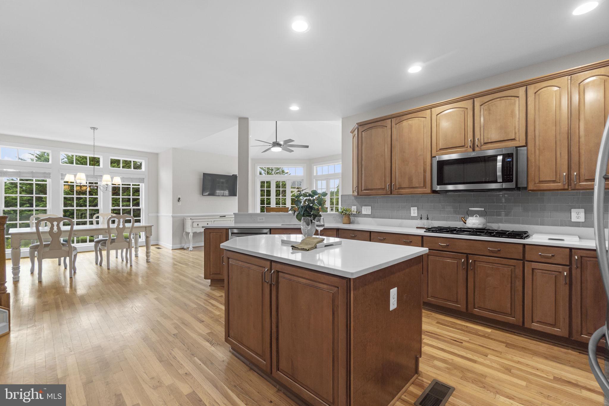 1670 LAKE RIDGE COURT