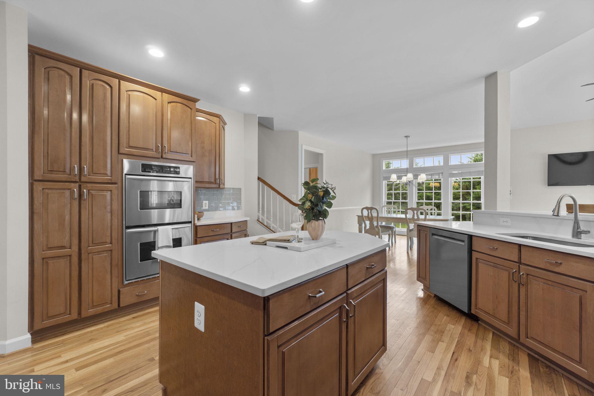 1670 LAKE RIDGE COURT