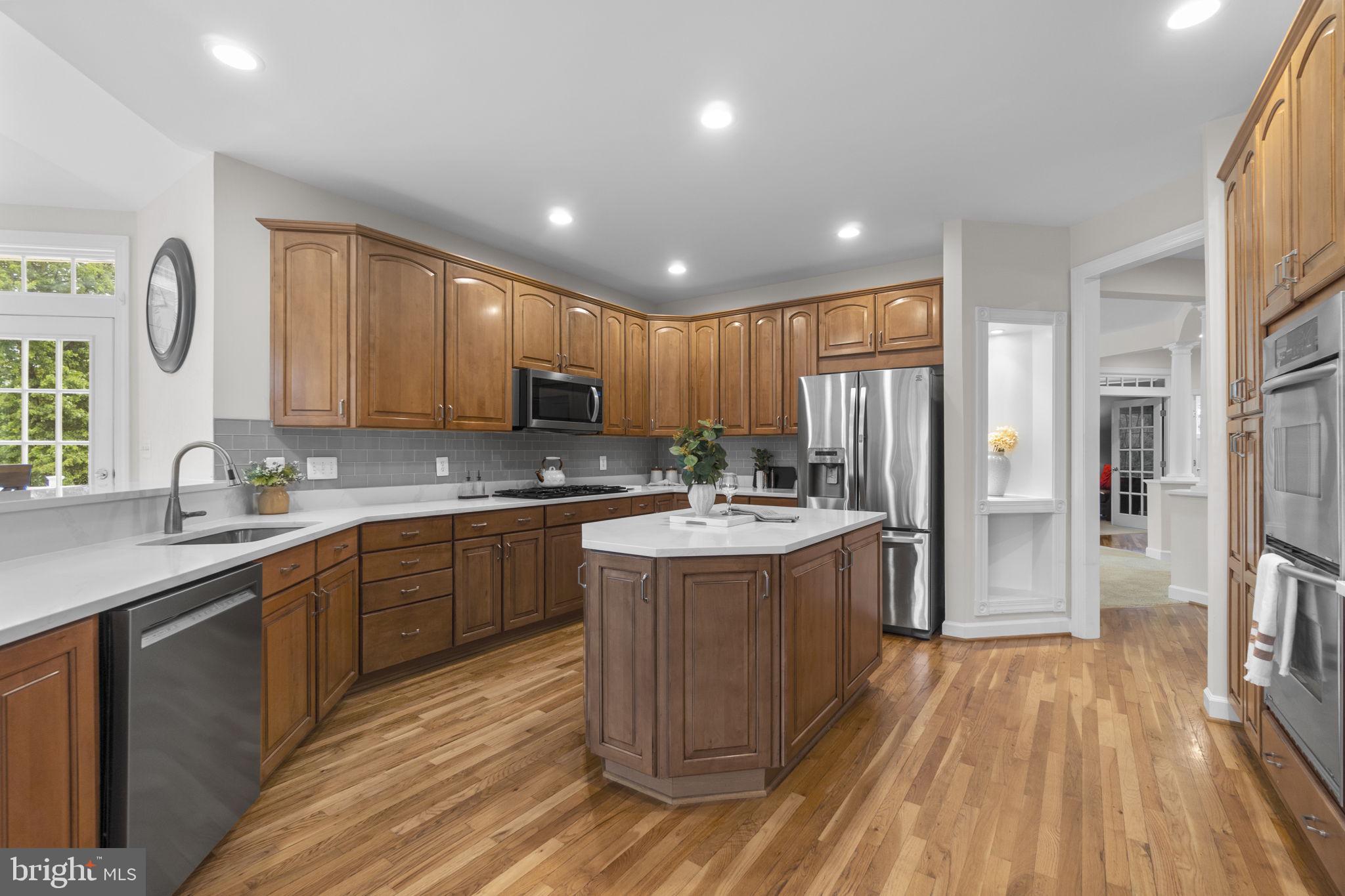 1670 LAKE RIDGE COURT