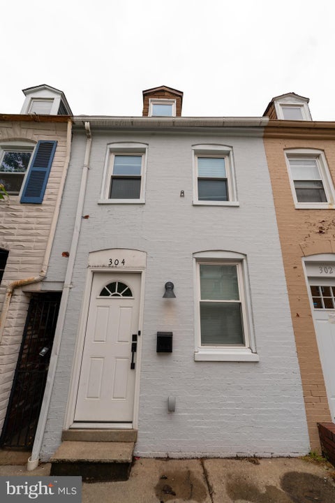 Townhouse For Sale - 304 S Wolfe Street<br/> BALTIMORE, MD 21231