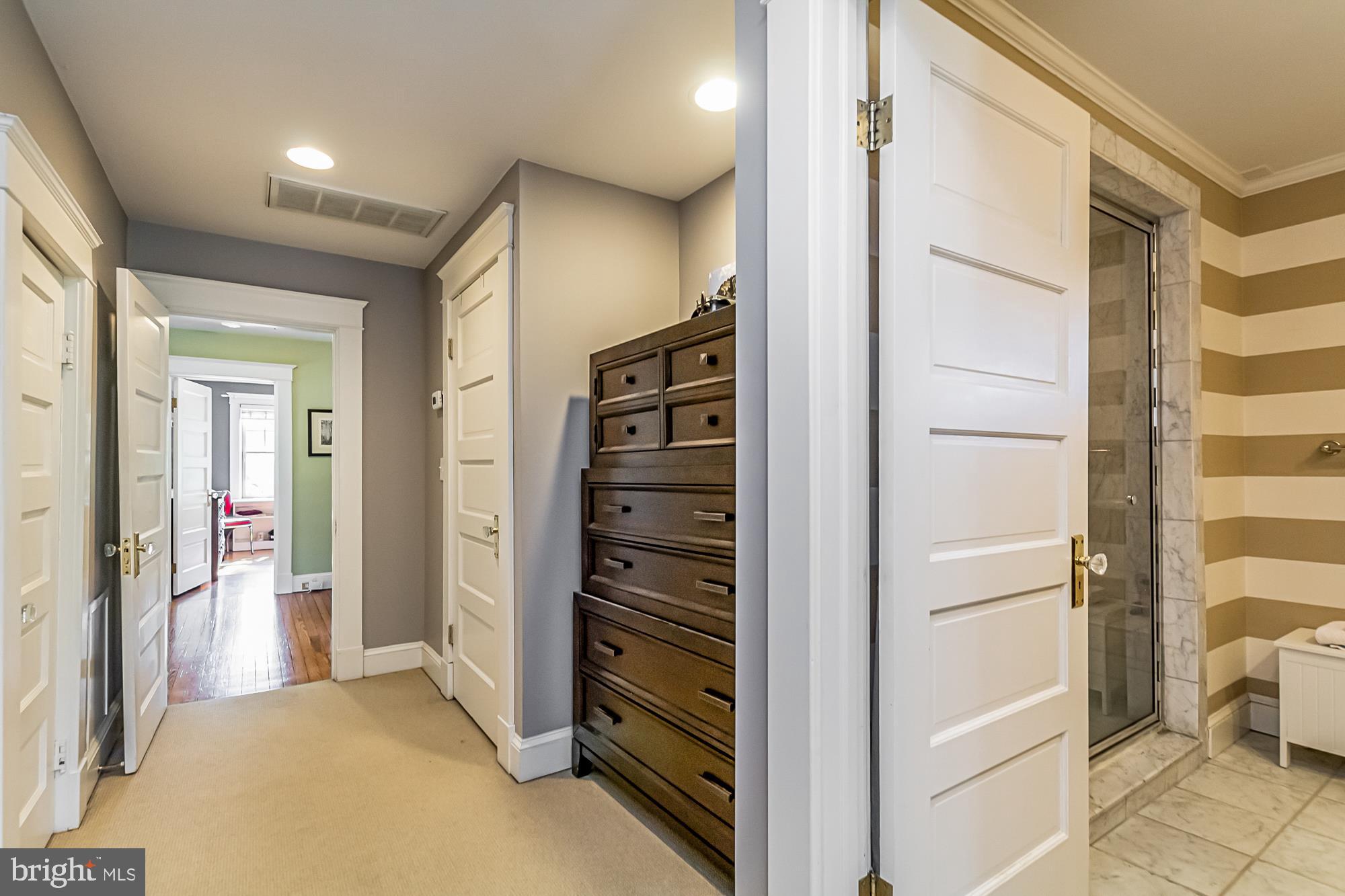 LAKE WALKER - Residential