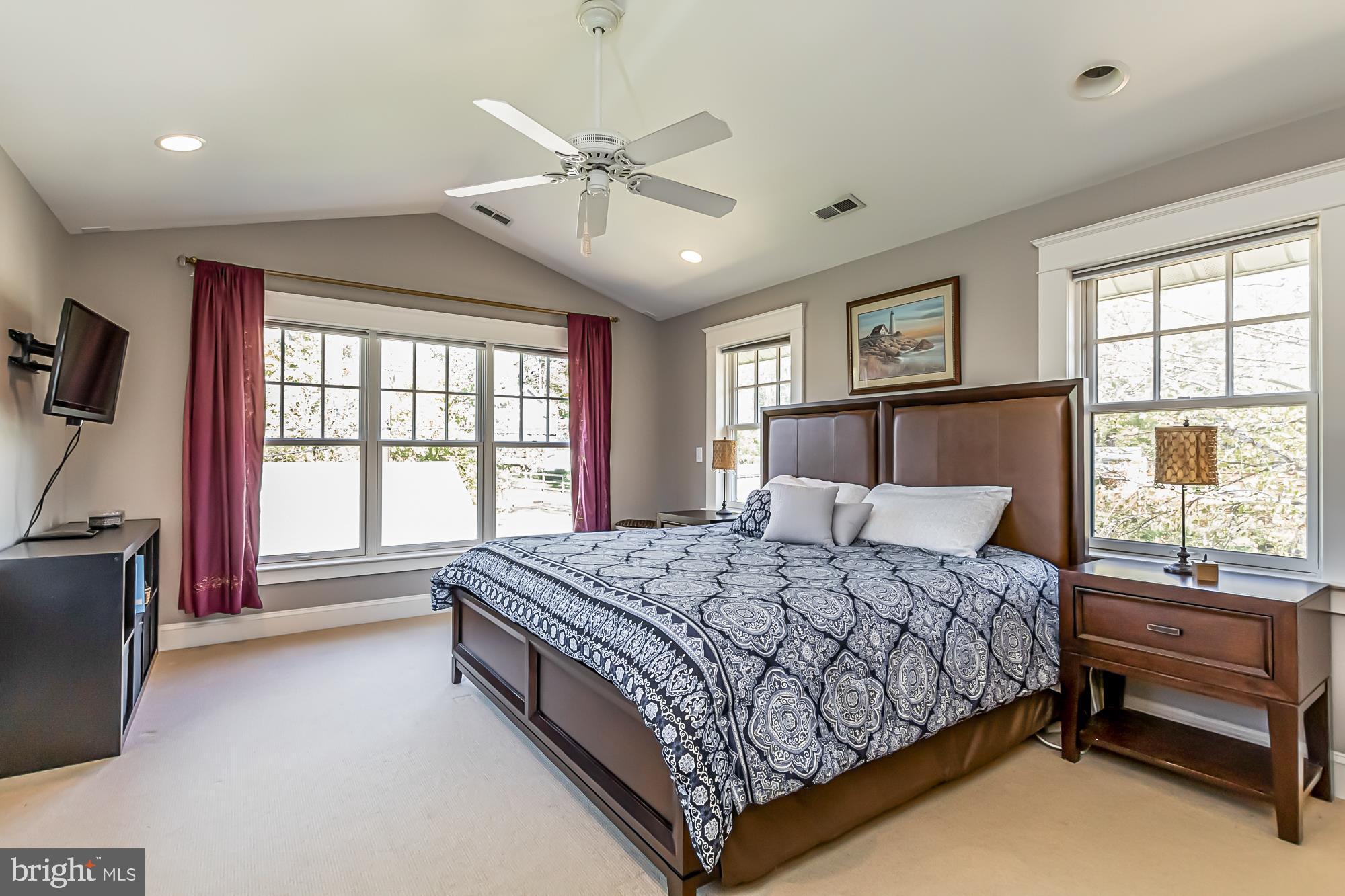 LAKE WALKER - Residential