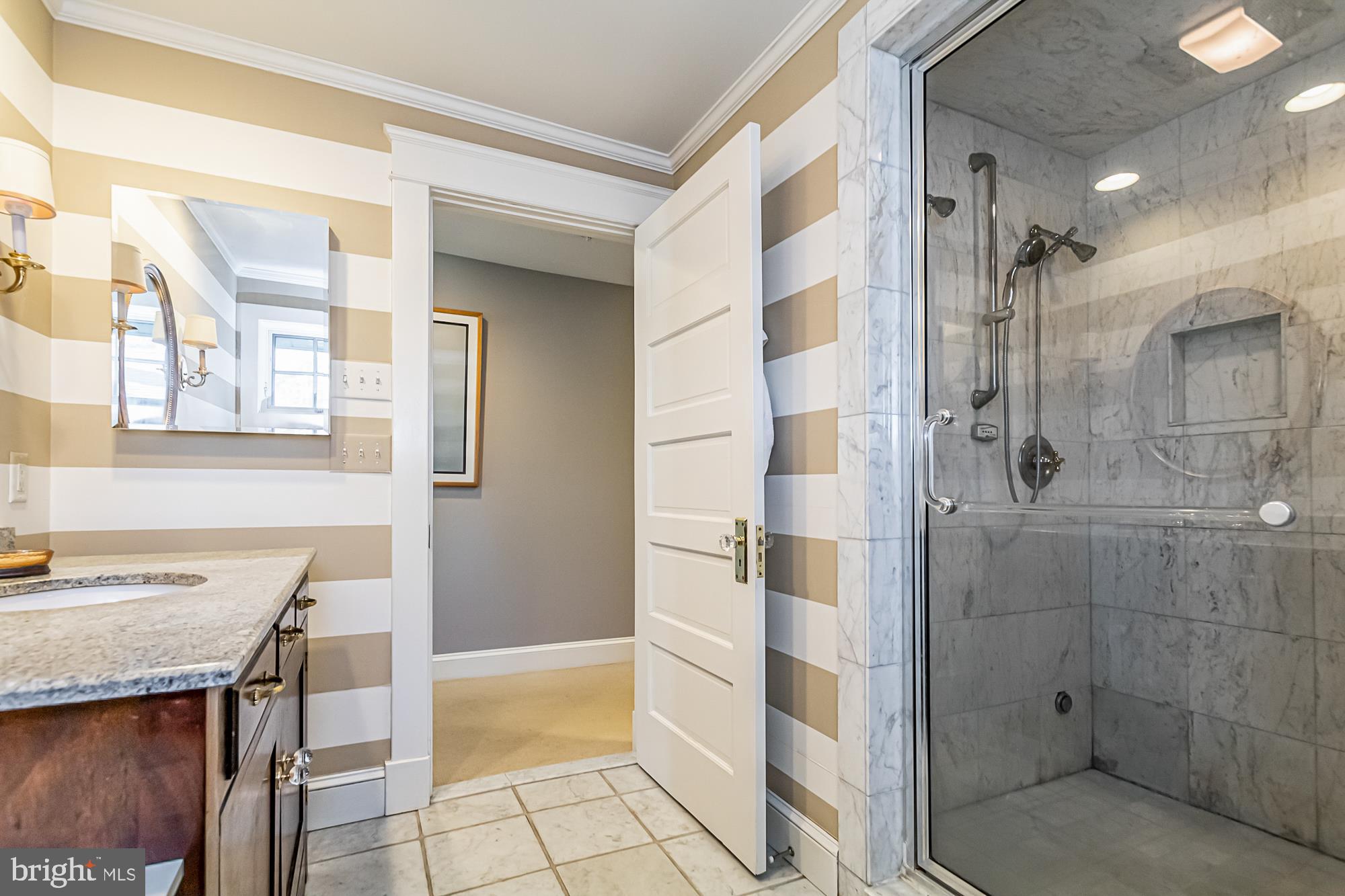 LAKE WALKER - Residential