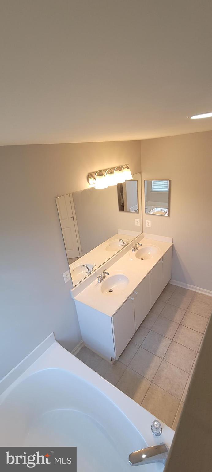 CARROLLWOOD MANOR - Residential