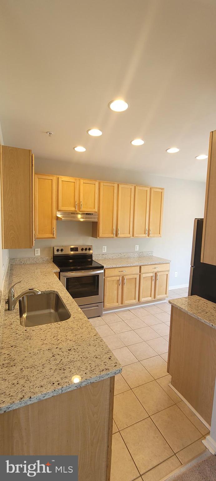 CARROLLWOOD MANOR - Residential