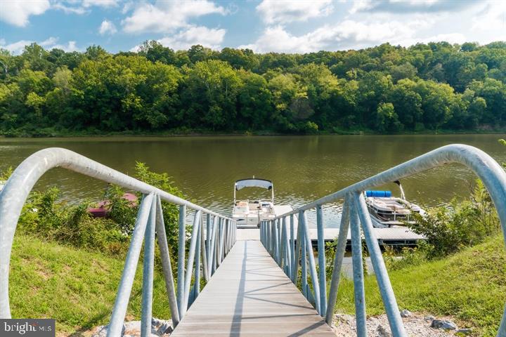 CROSSINGS ON THE POTOMAC - Residential