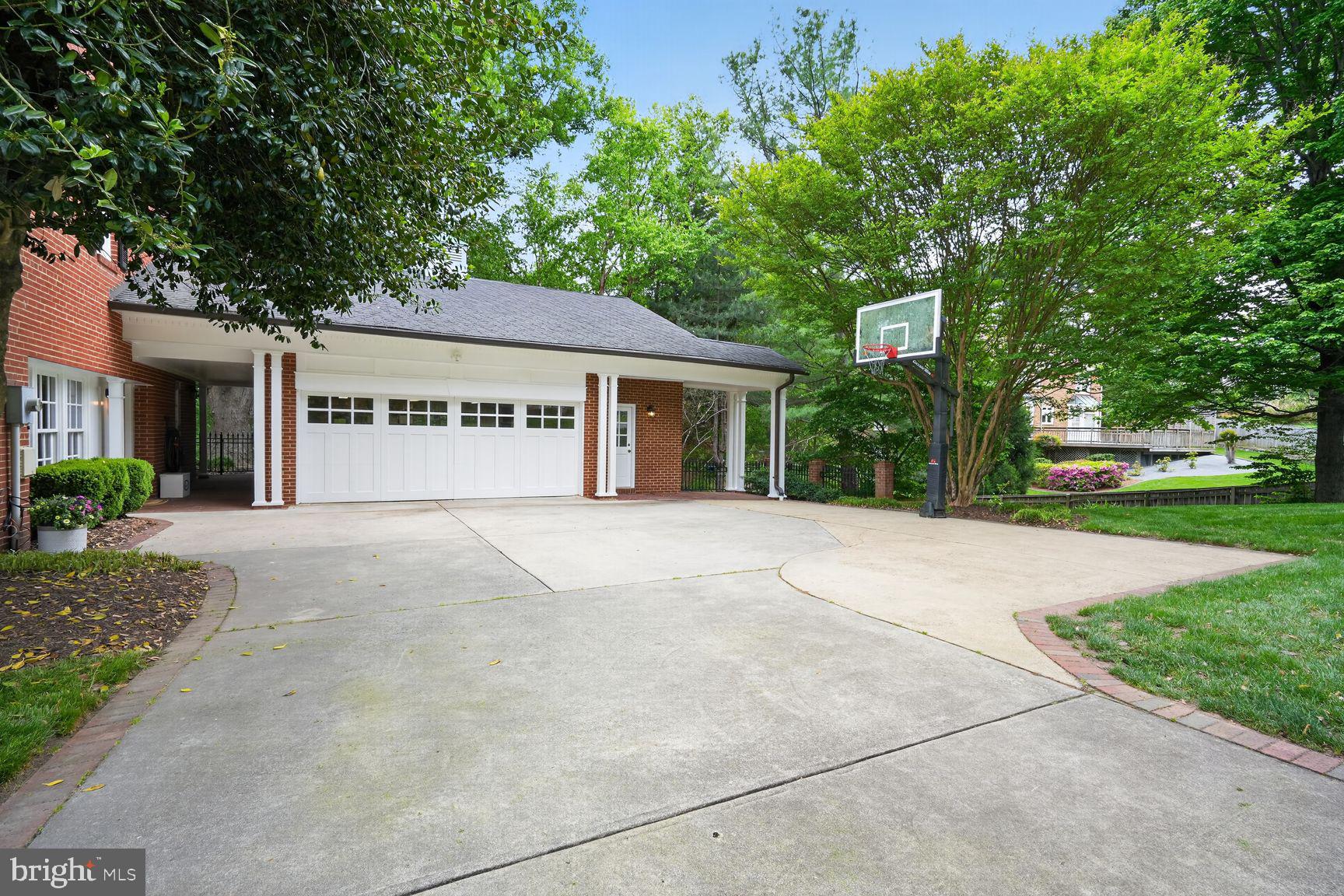 BELLEVUE FOREST - Residential