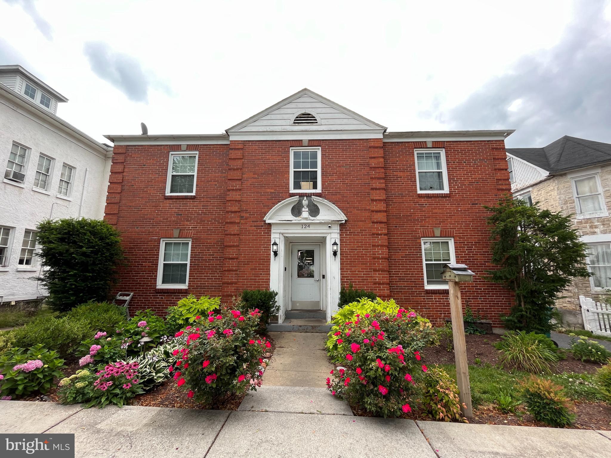 Recently renovated 1 bedroom, 1 bath apartment located on ground floor. Coin operated laundry room and additional storage space is available in the basement. Located close to downtown Ranson, Charles Town Races, Jefferson Medical Center, Rt 9 and Rt 340, making commuting easy! Trash is included in rent, tenant will pay all other utilities. No smoking and no pets!