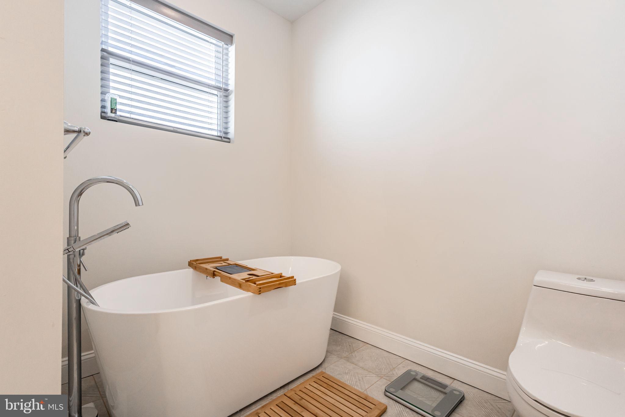 EAST PASSYUNK CROSSING - Residential Lease