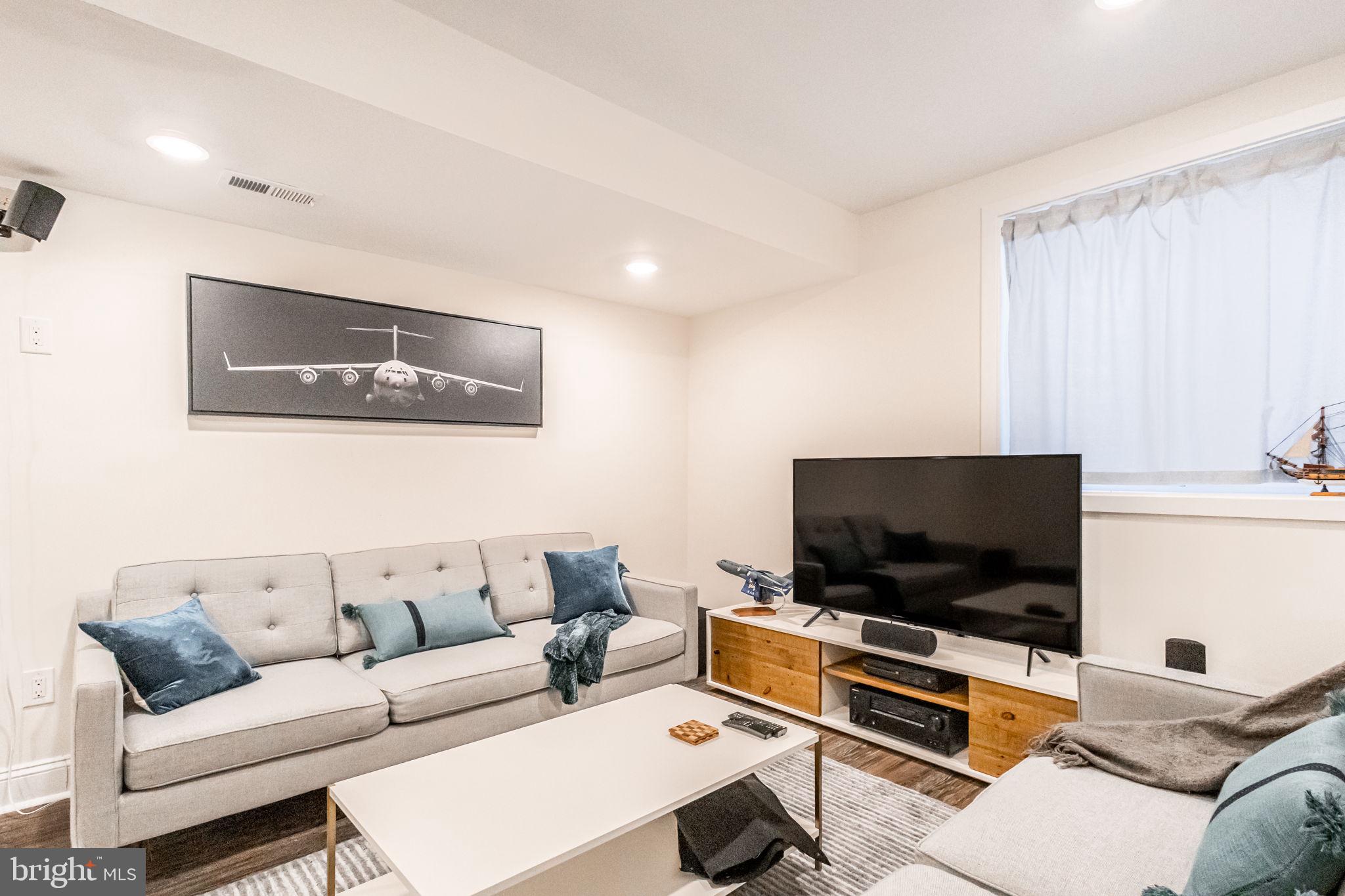 EAST PASSYUNK CROSSING - Residential Lease