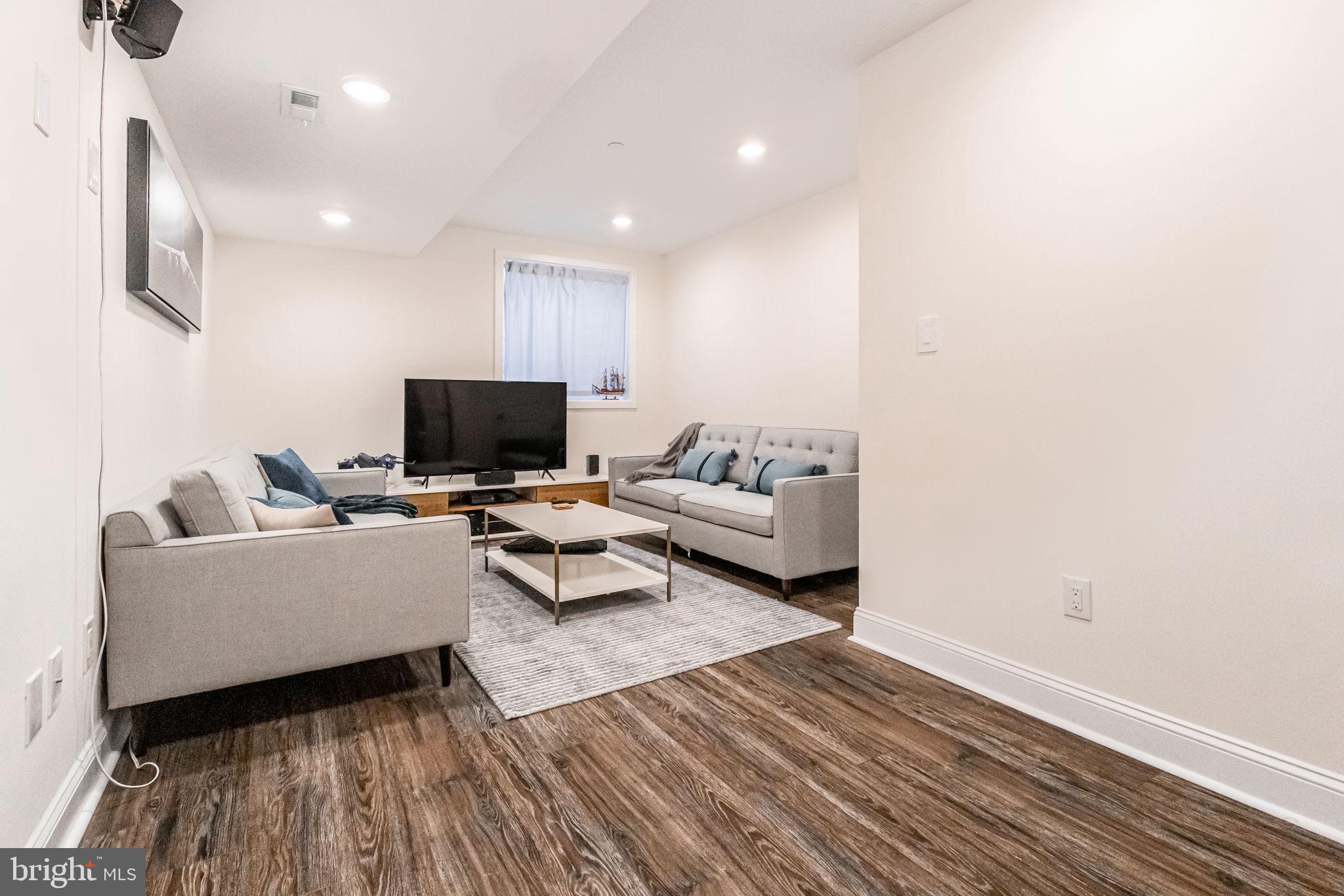 EAST PASSYUNK CROSSING - Residential Lease