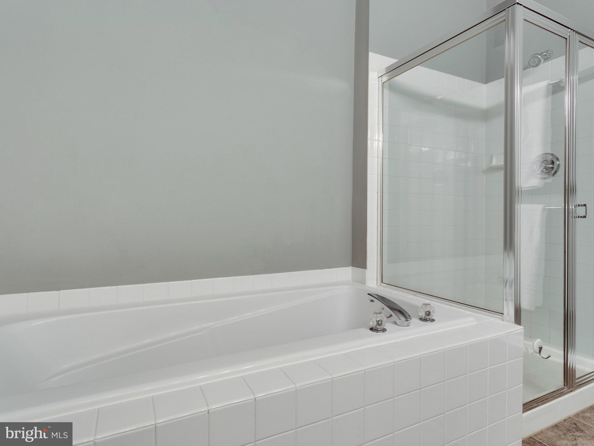 FAIR LAKES - Residential