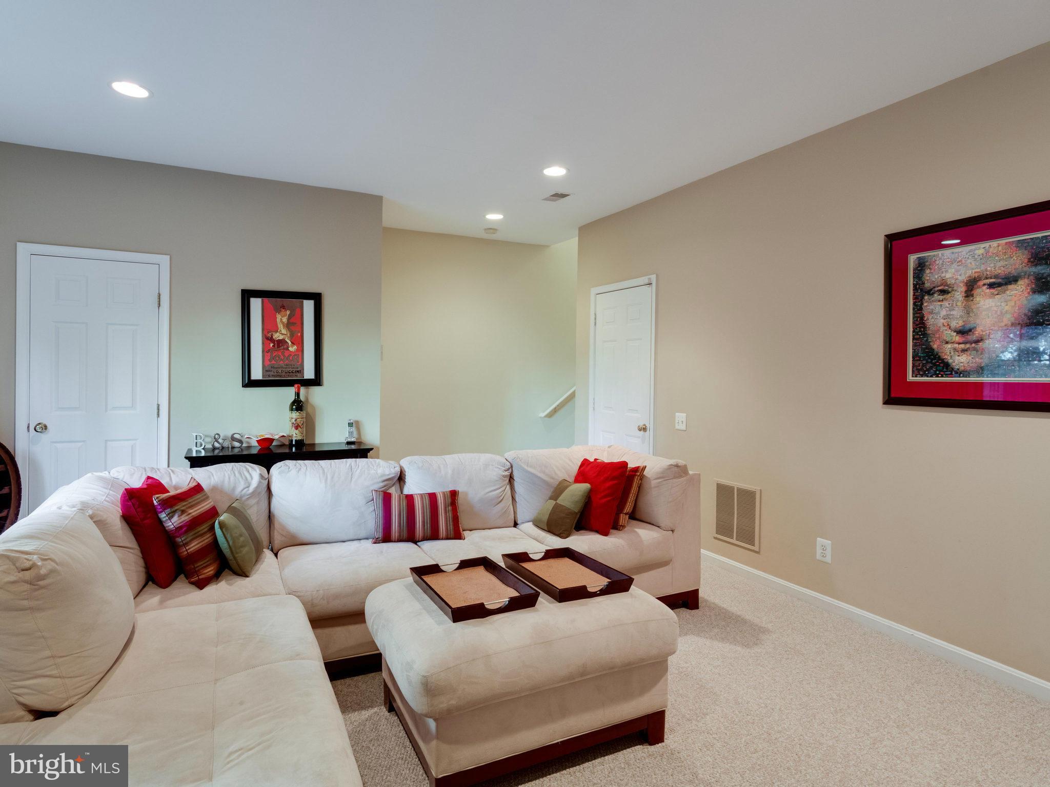 FAIR LAKES - Residential