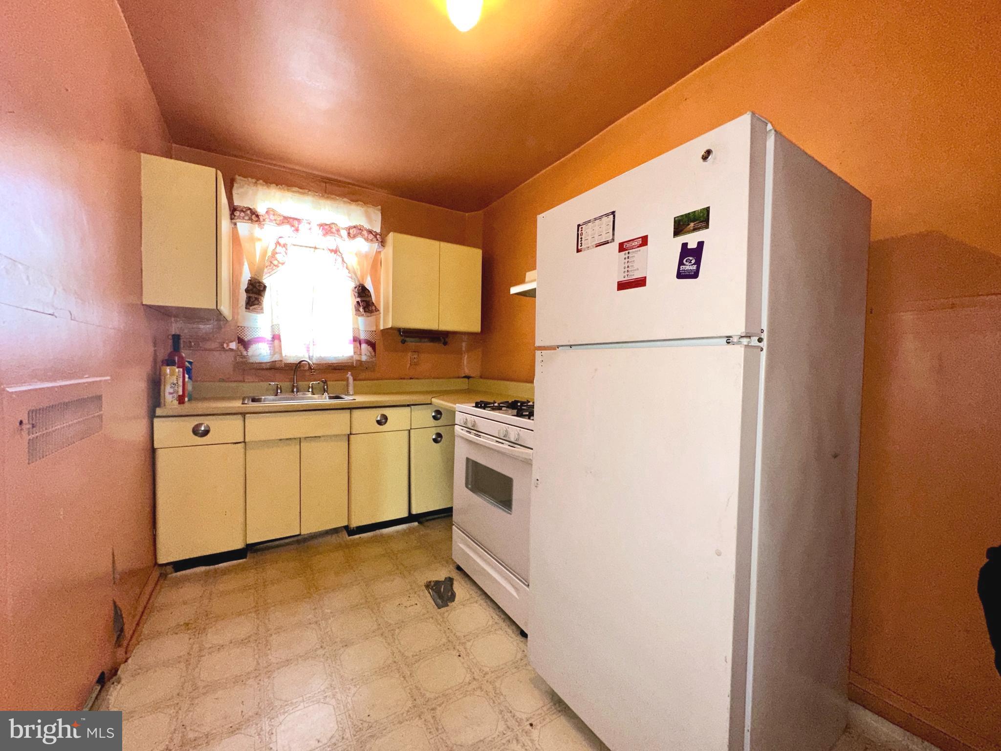 WEST OAK LANE - Residential