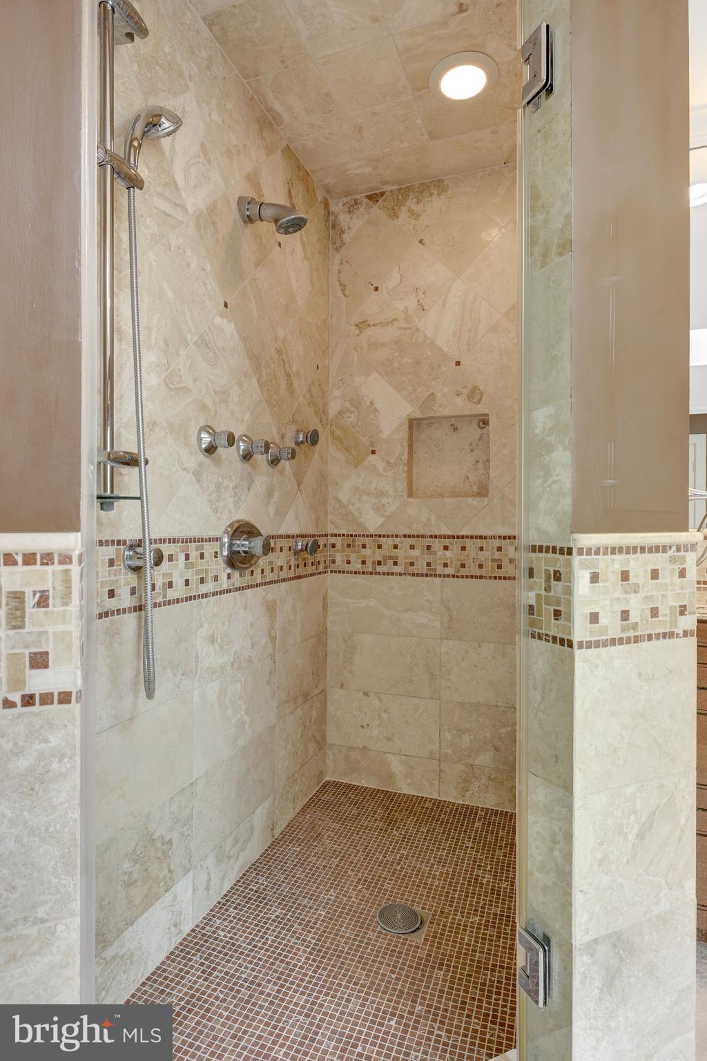 CANTERWOOD - Residential