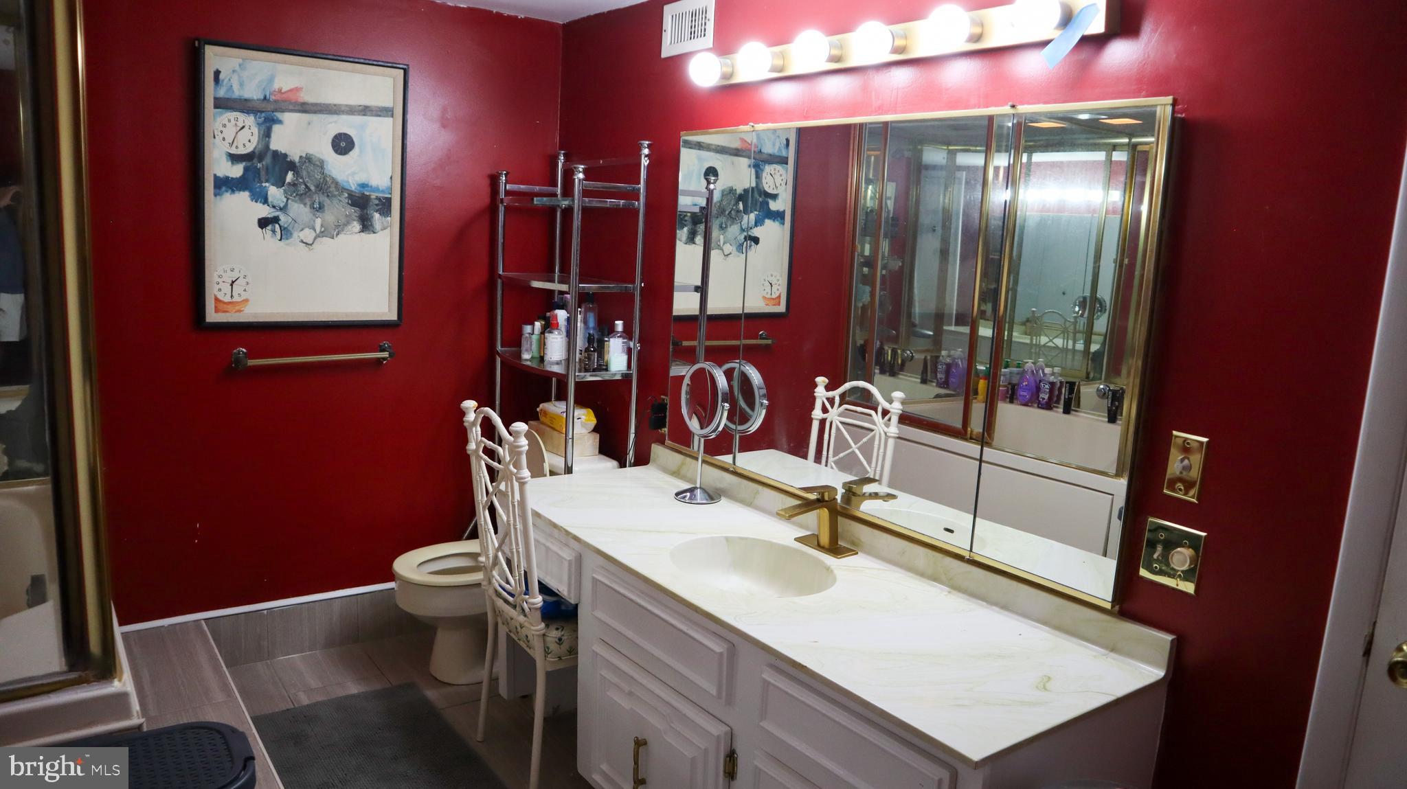 VALLEY FORGE TOWER - Residential