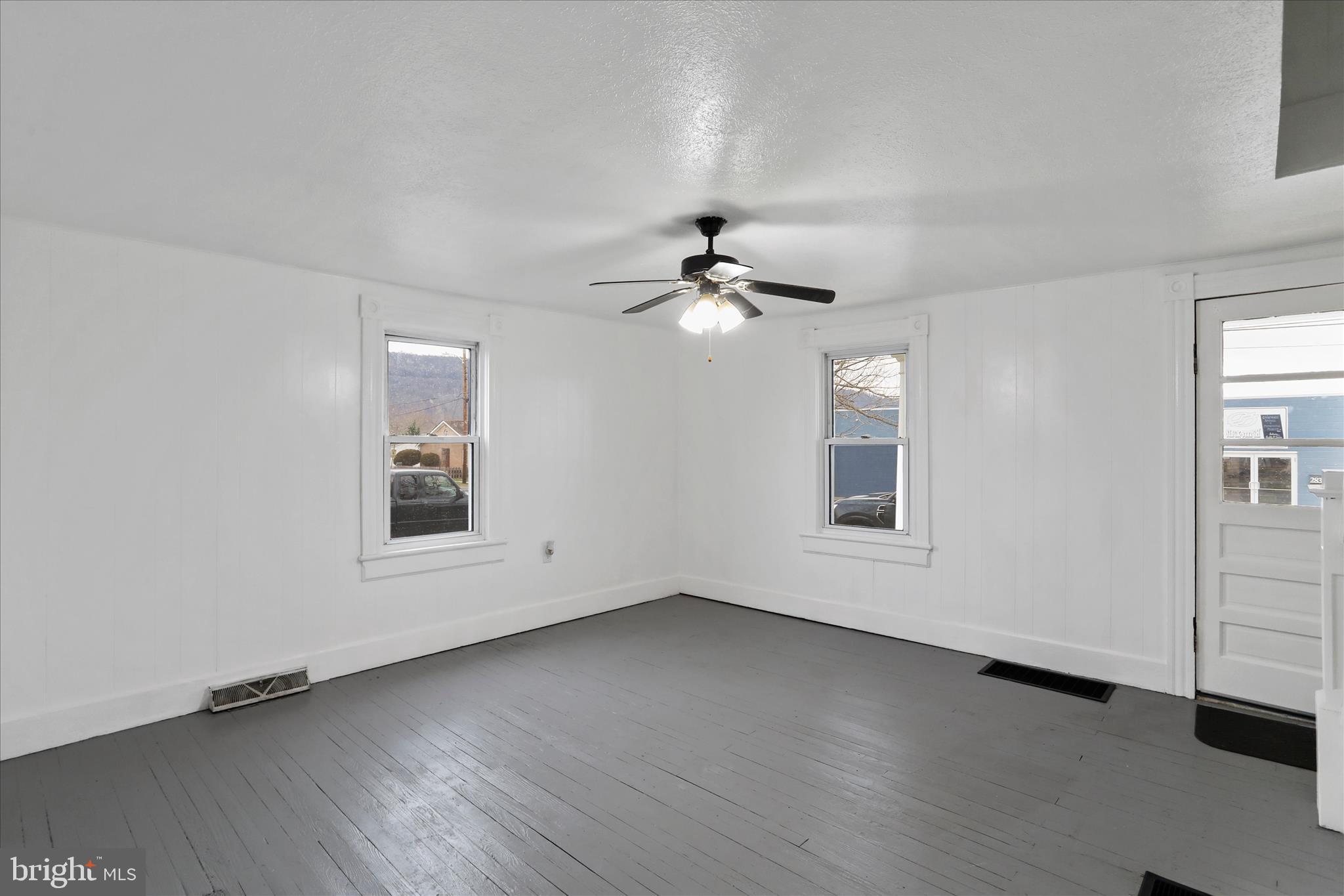 TOWN OF ROMNEY - Residential