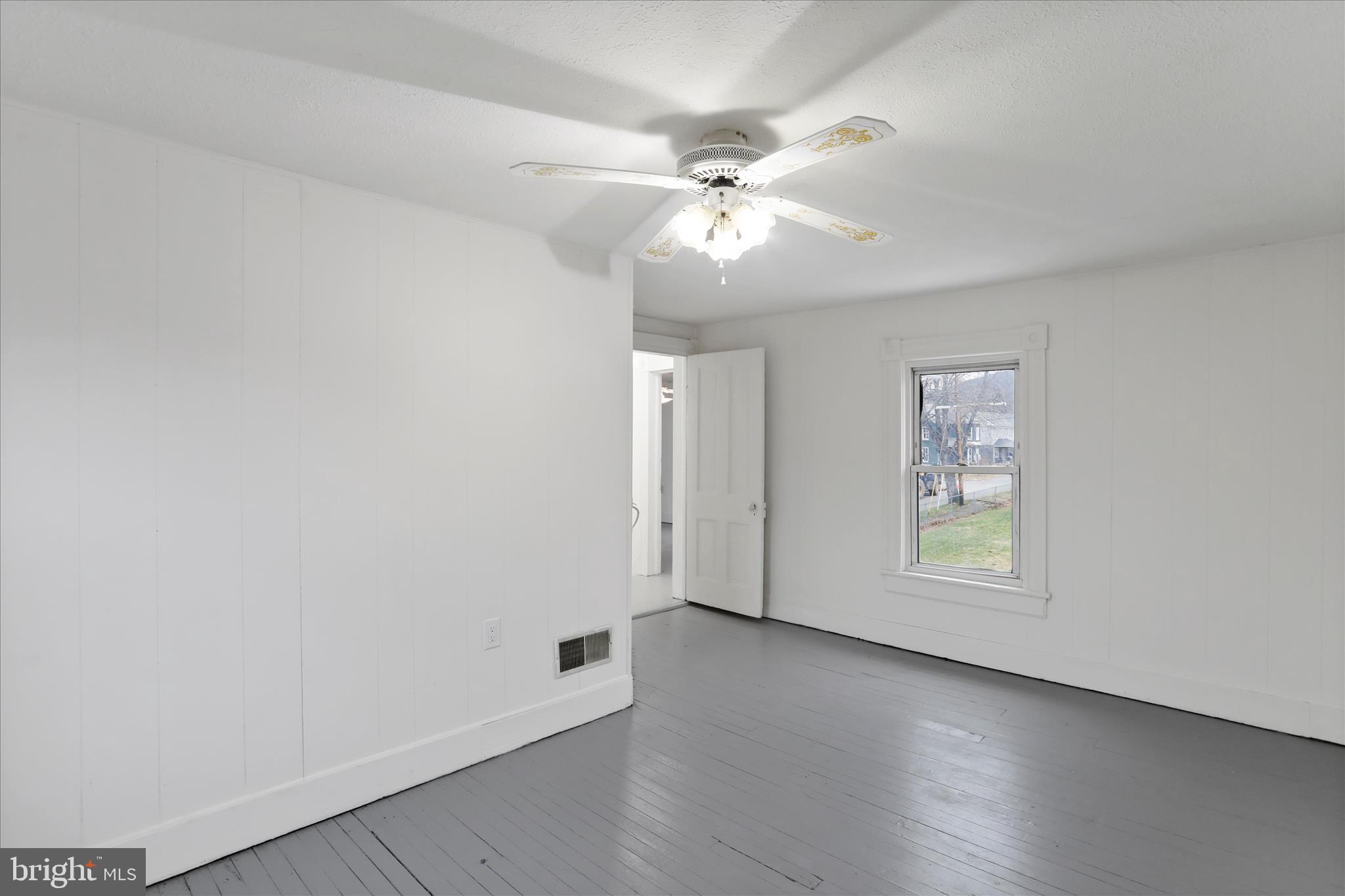 TOWN OF ROMNEY - Residential