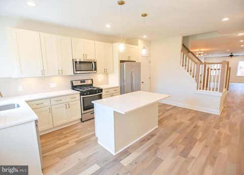 Townhouse For Rent - 1227 Washington Boulevard<br/> BALTIMORE, MD 21230