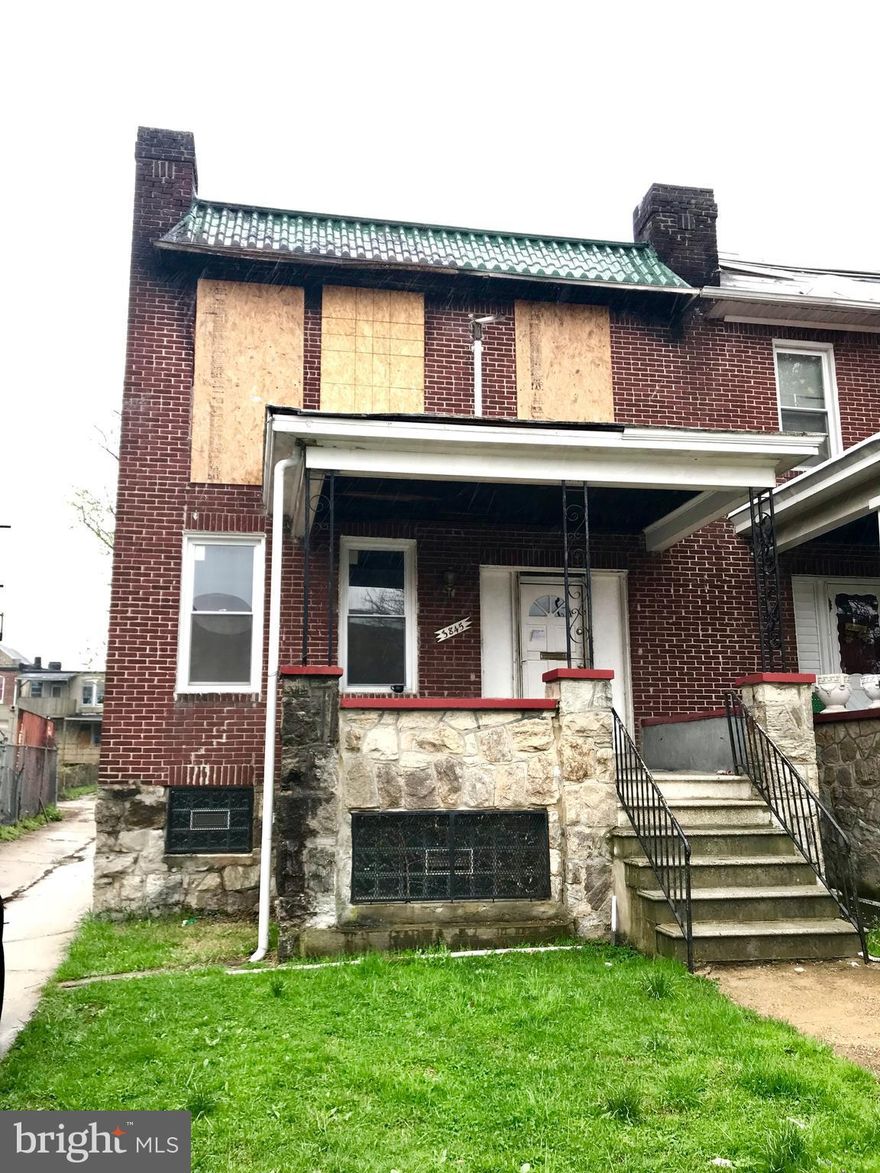 So much potential.  Previously used as a two unit Townhome. Property is sold strictly as-is, Cash Buyers/Investors welcome.