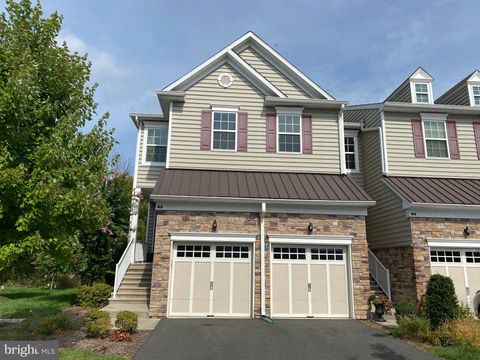 Photo of 38 Braeburn Drive, SKILLMAN, NJ 08558 (MLS # NJSO2005142)