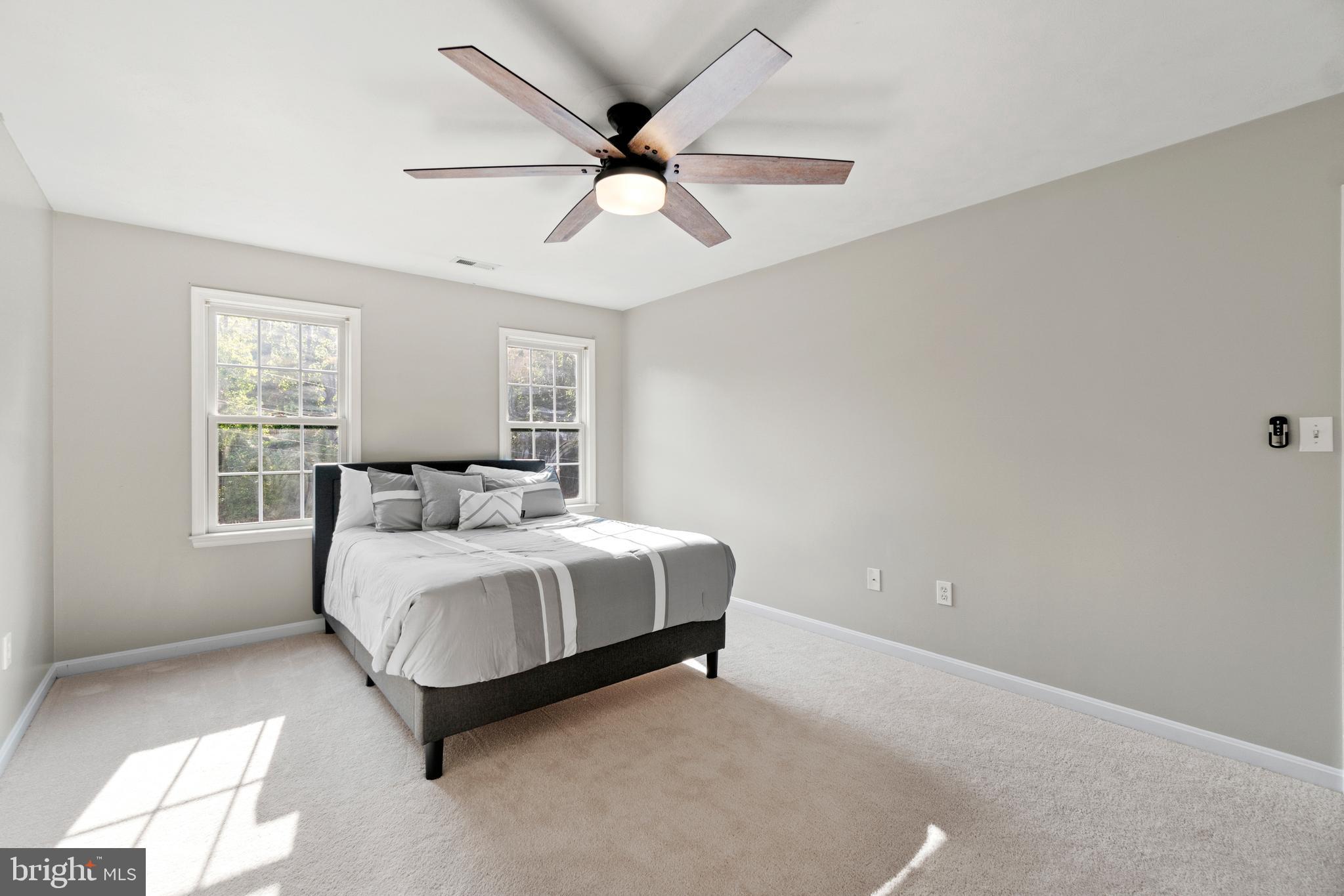 PRESIDENTIAL LAKES - Residential