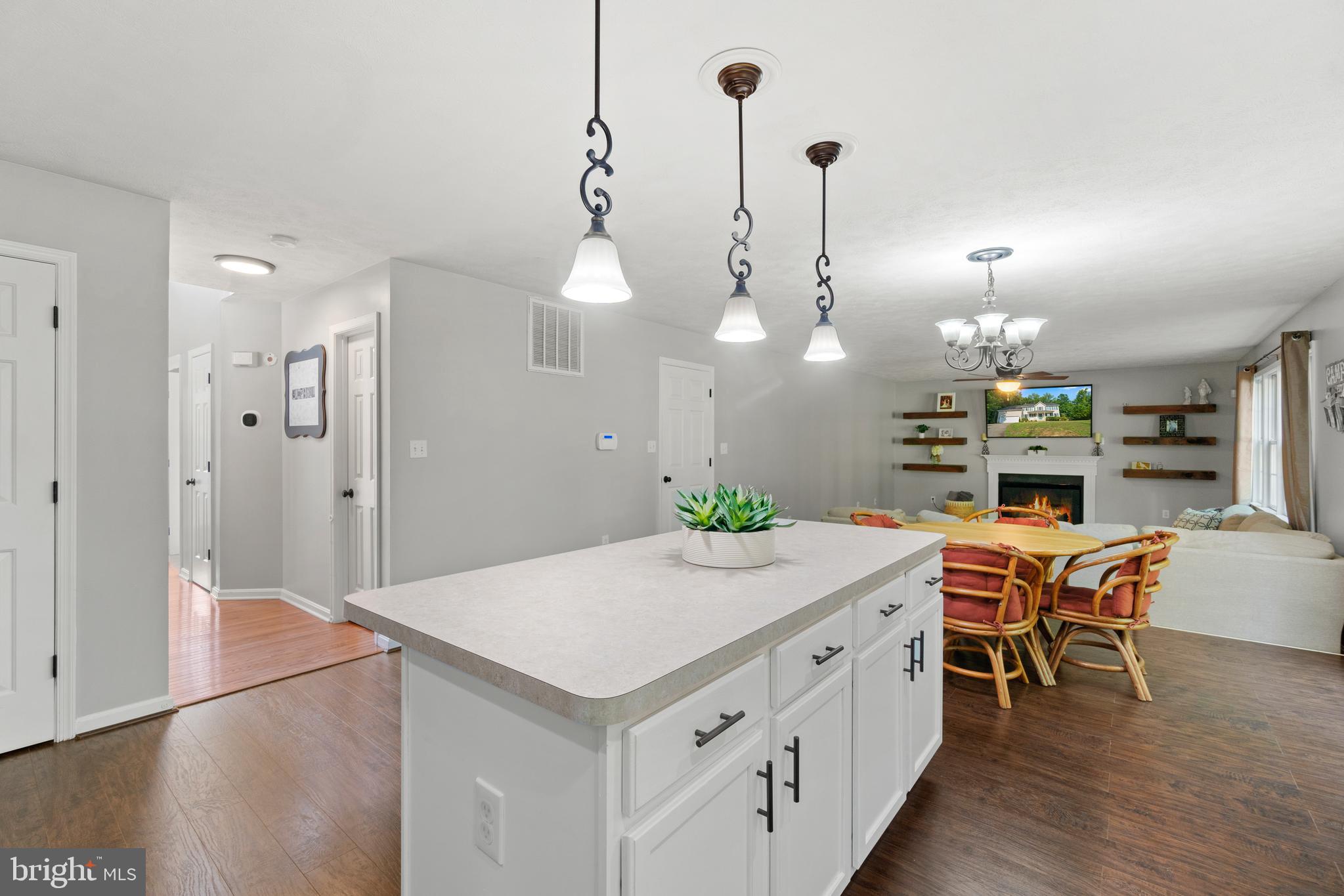 PRESIDENTIAL LAKES - Residential