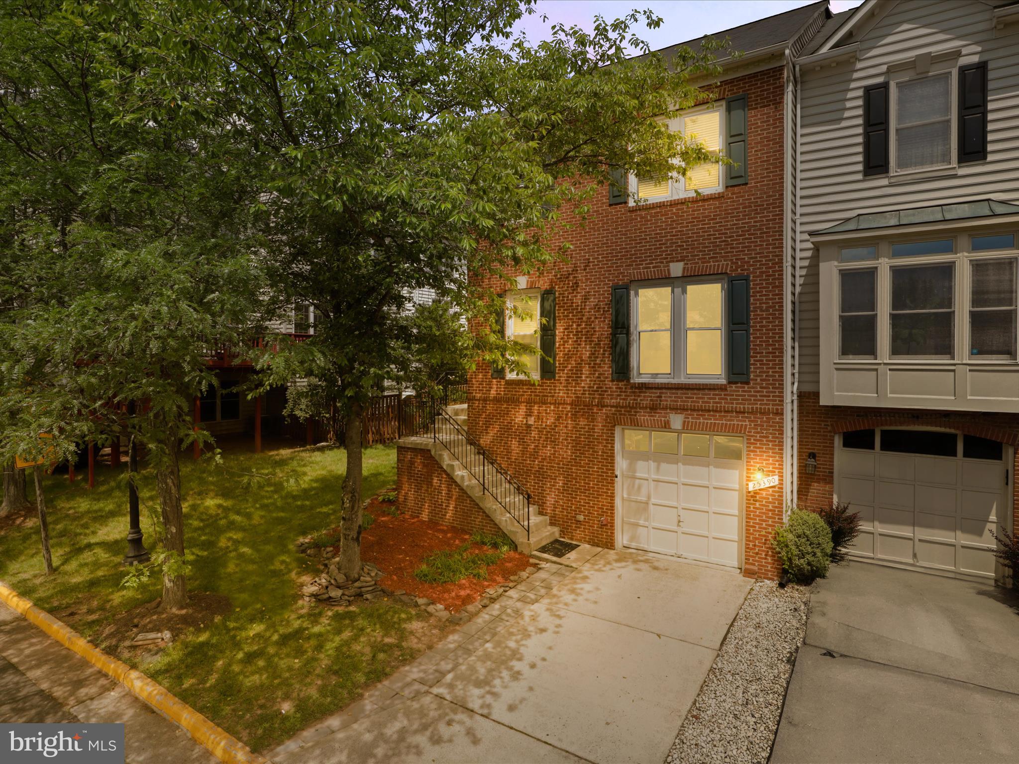 SOUTH RIDING - Residential