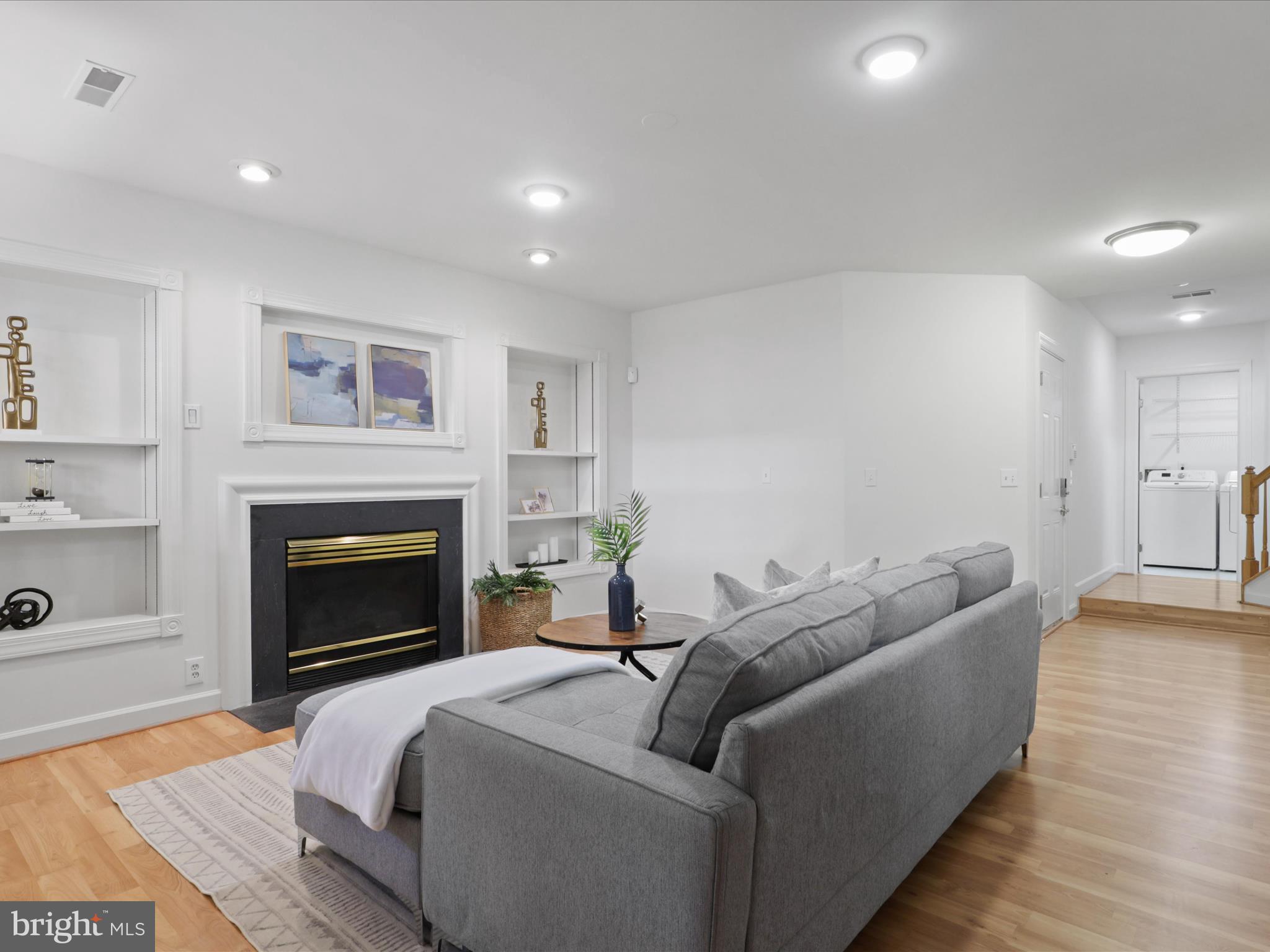 SOUTH RIDING - Residential