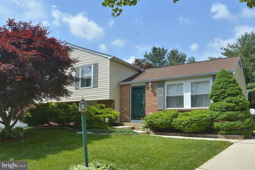 THIS HOME SHOWS BEAUTIFULLY THROUGHOUT! Updated Kitchen w/Maple Cabinetry & Lots of Counter Space* Cathedral ceilings in LR & DR* MBR w/Walk-in Closet* Spacious Family Room* Neutral Decor* Thermal Tilt Windows* Anderson Sliding Glass Door leads to 19x17 Deck overlooking picture perfect Landscaped Yard* Just Doors away from Community Center and Swimming Pool* Wonderful Location!