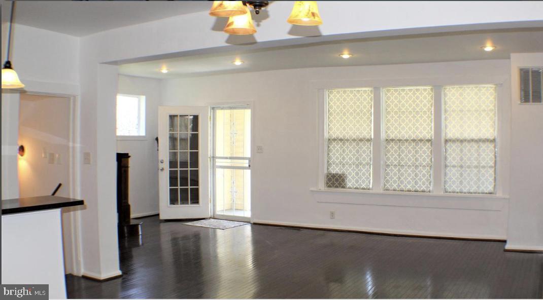 BROAD ACRES - Residential Lease