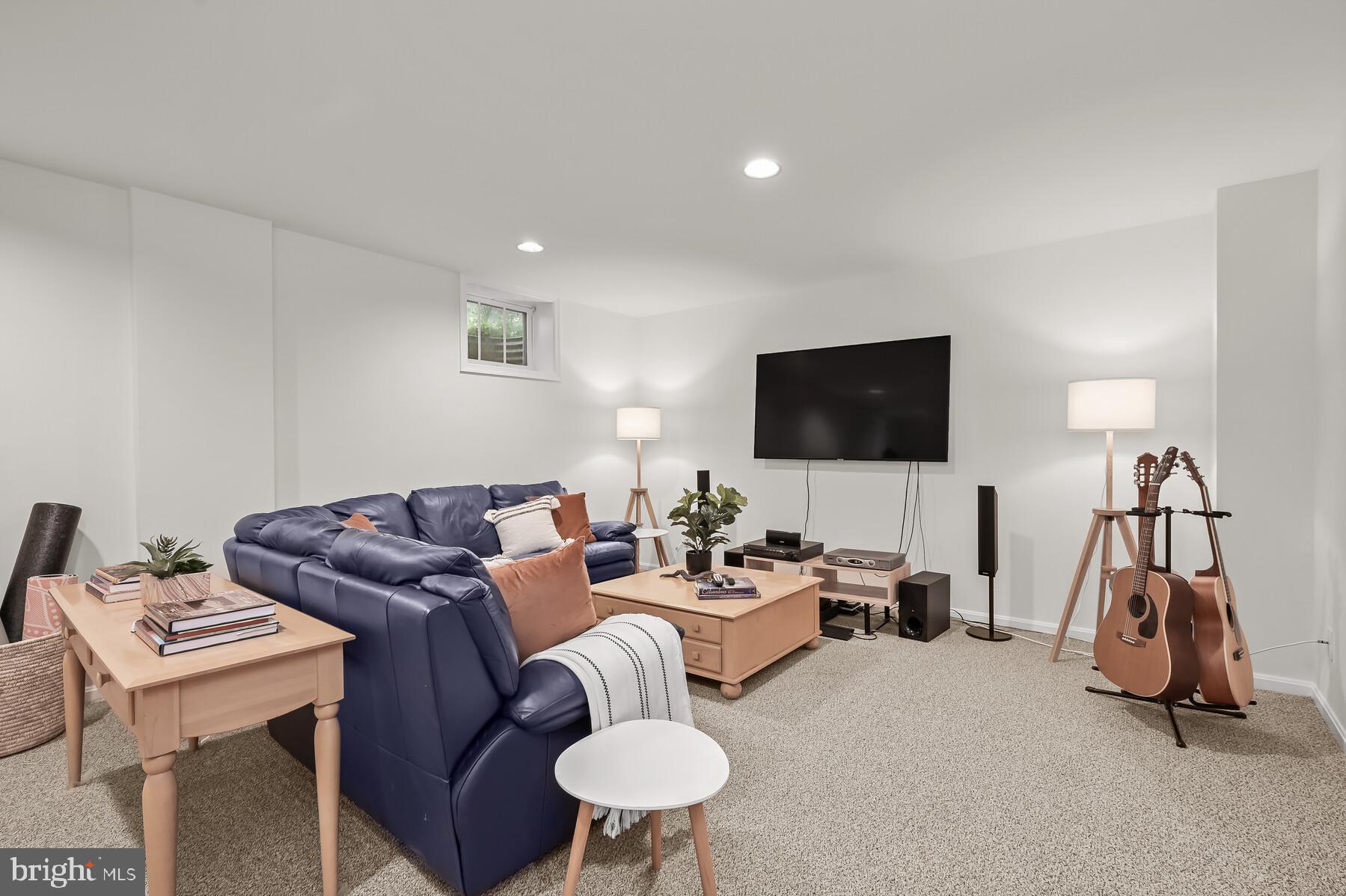 RIVER FALLS - Residential